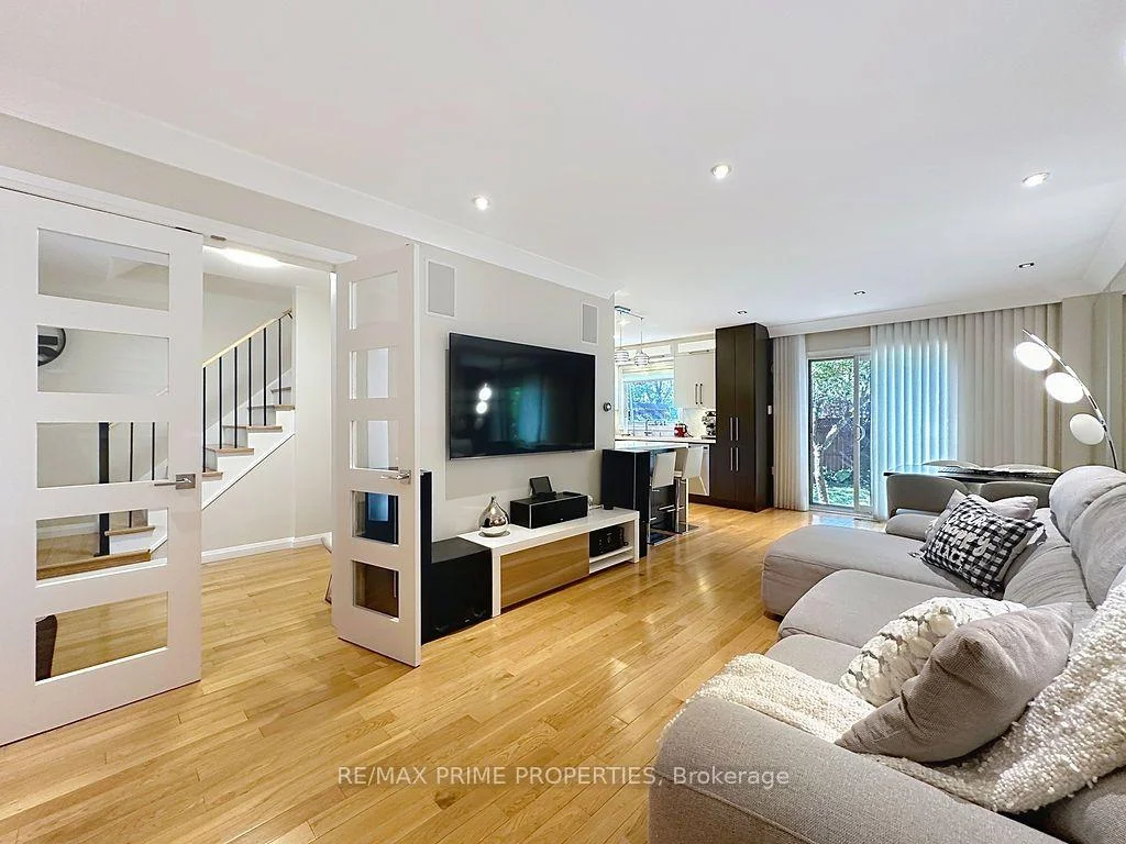 Photo 13 of 338 Brownridge Drive, Vaughan, Brownridge — HOMEH