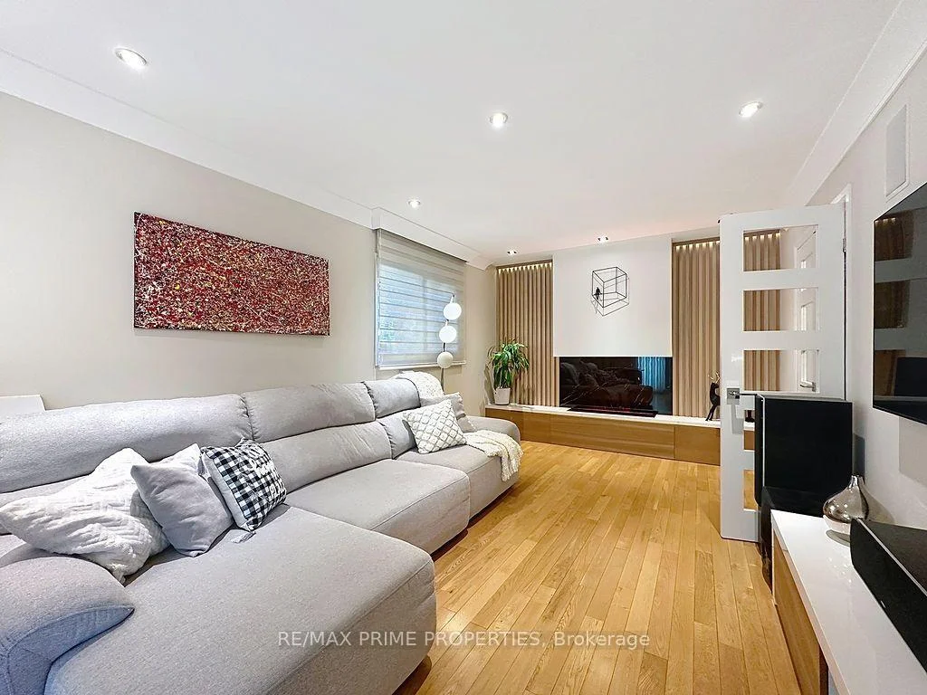 Photo 15 of 338 Brownridge Drive, Vaughan, Brownridge — HOMEH