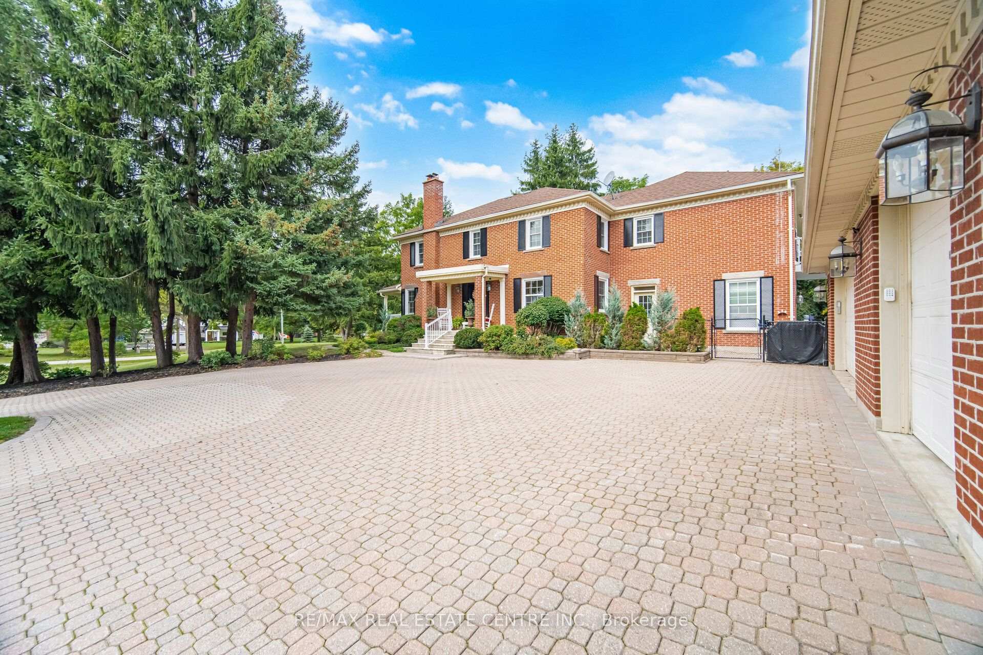 Photo 1 of 10245 Old Pine Crest Road, Brampton, Northwest Brampton — HOMEH