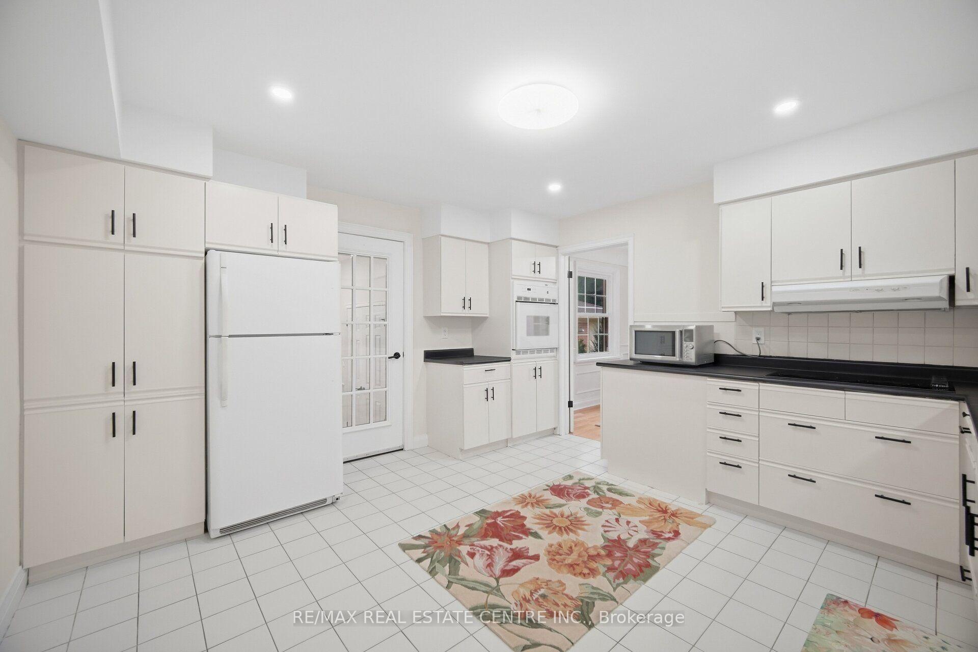 Photo 13 of 10245 Old Pine Crest Road, Brampton, Northwest Brampton — HOMEH