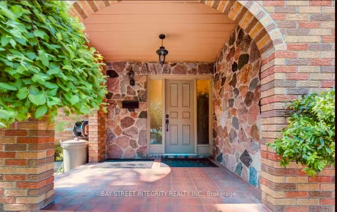 Photo 2 of Upper 758 Bradley Avenue, London, South Y — HOMEH