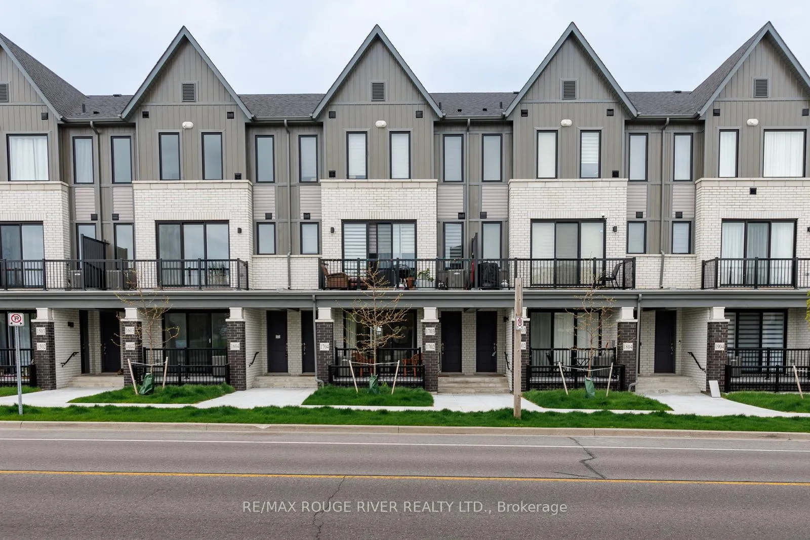 Front of Unit 1702, 160 Densmore Road