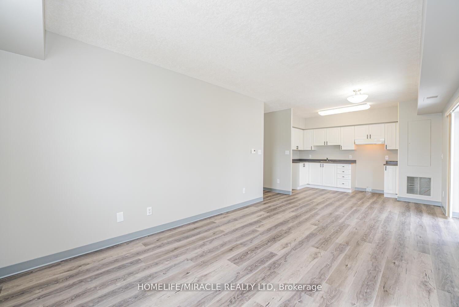Photo 4 of Unit 610, 274 Erb Street W, Waterloo, Maple Hills — HOMEH
