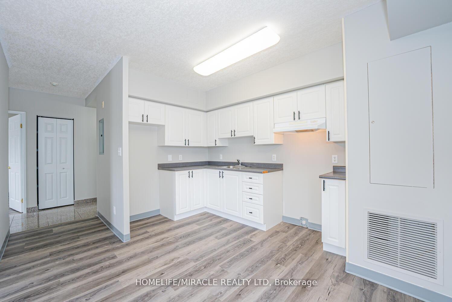 Photo 5 of Unit 610, 274 Erb Street W, Waterloo, Maple Hills — HOMEH