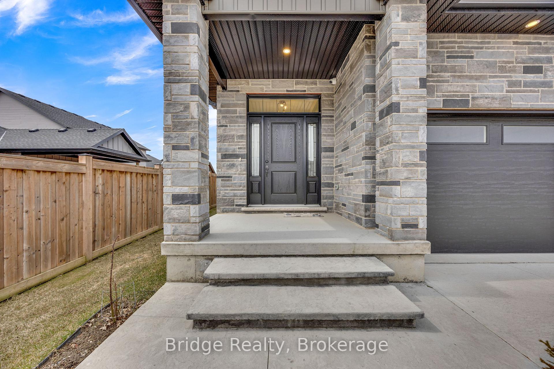 Photo 5 of 256 Tamarack Boulevard, Woodstock, Woodstock - North — HOMEH