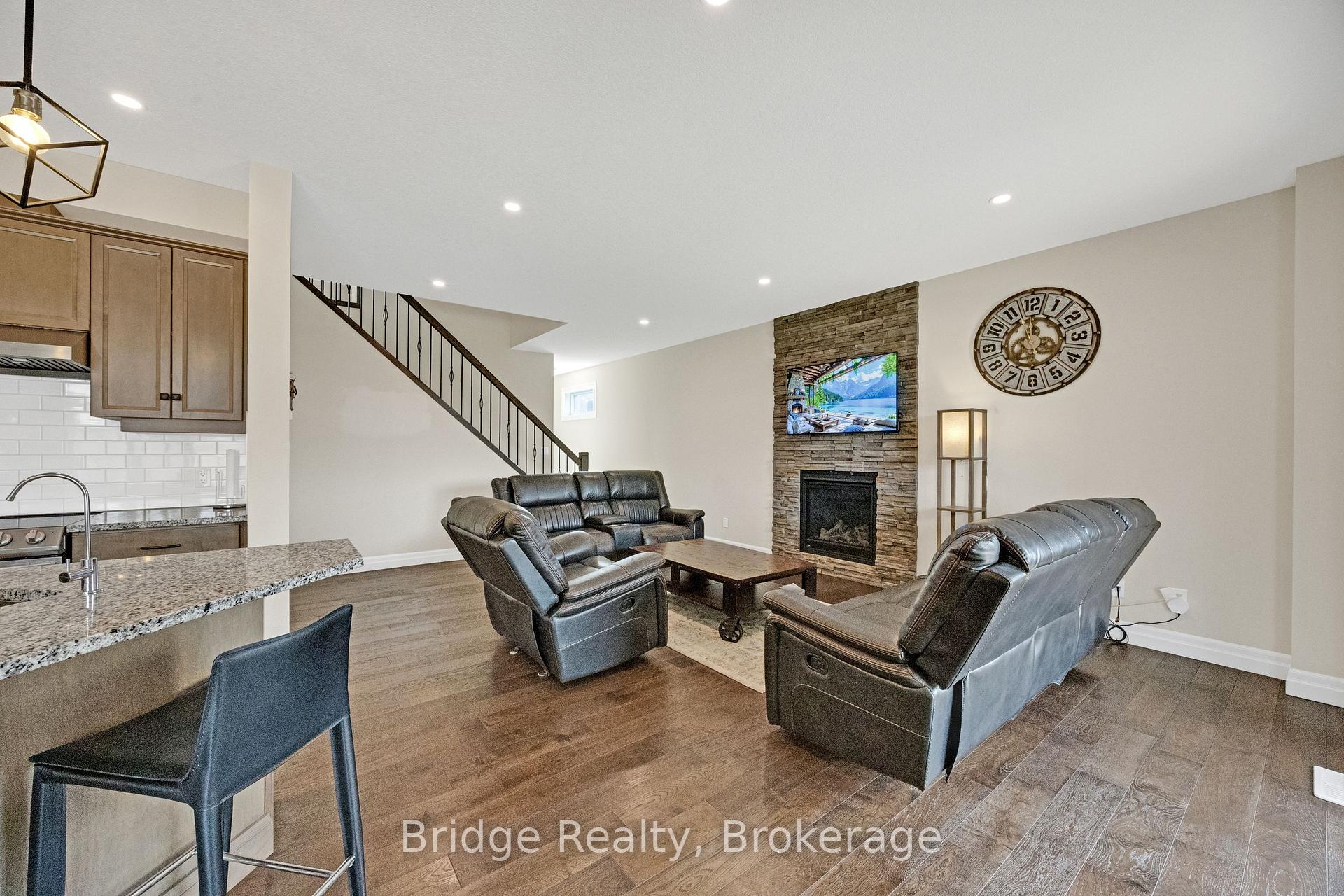 Photo 13 of 256 Tamarack Boulevard, Woodstock, Woodstock - North — HOMEH