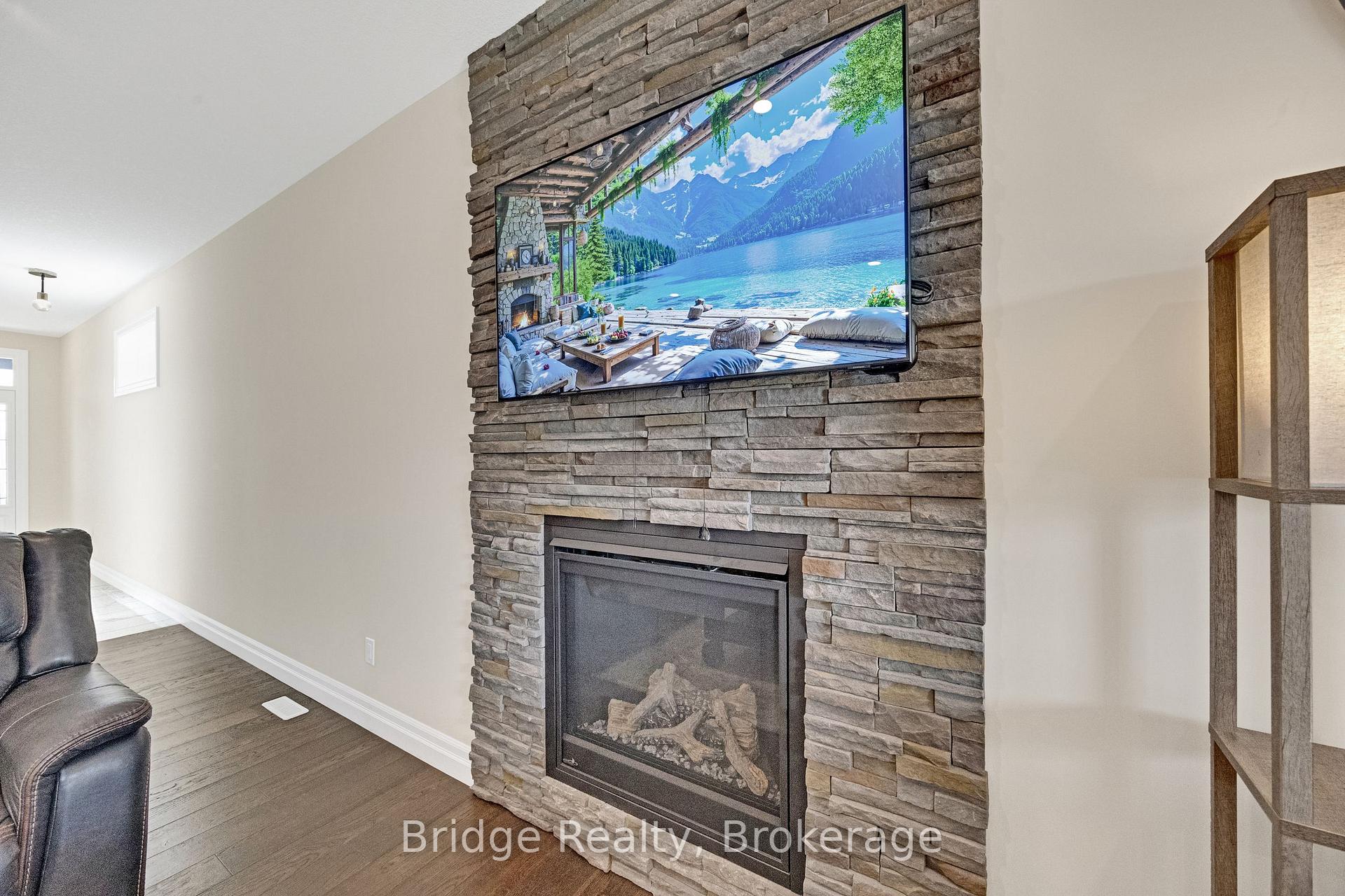 Photo 15 of 256 Tamarack Boulevard, Woodstock, Woodstock - North — HOMEH