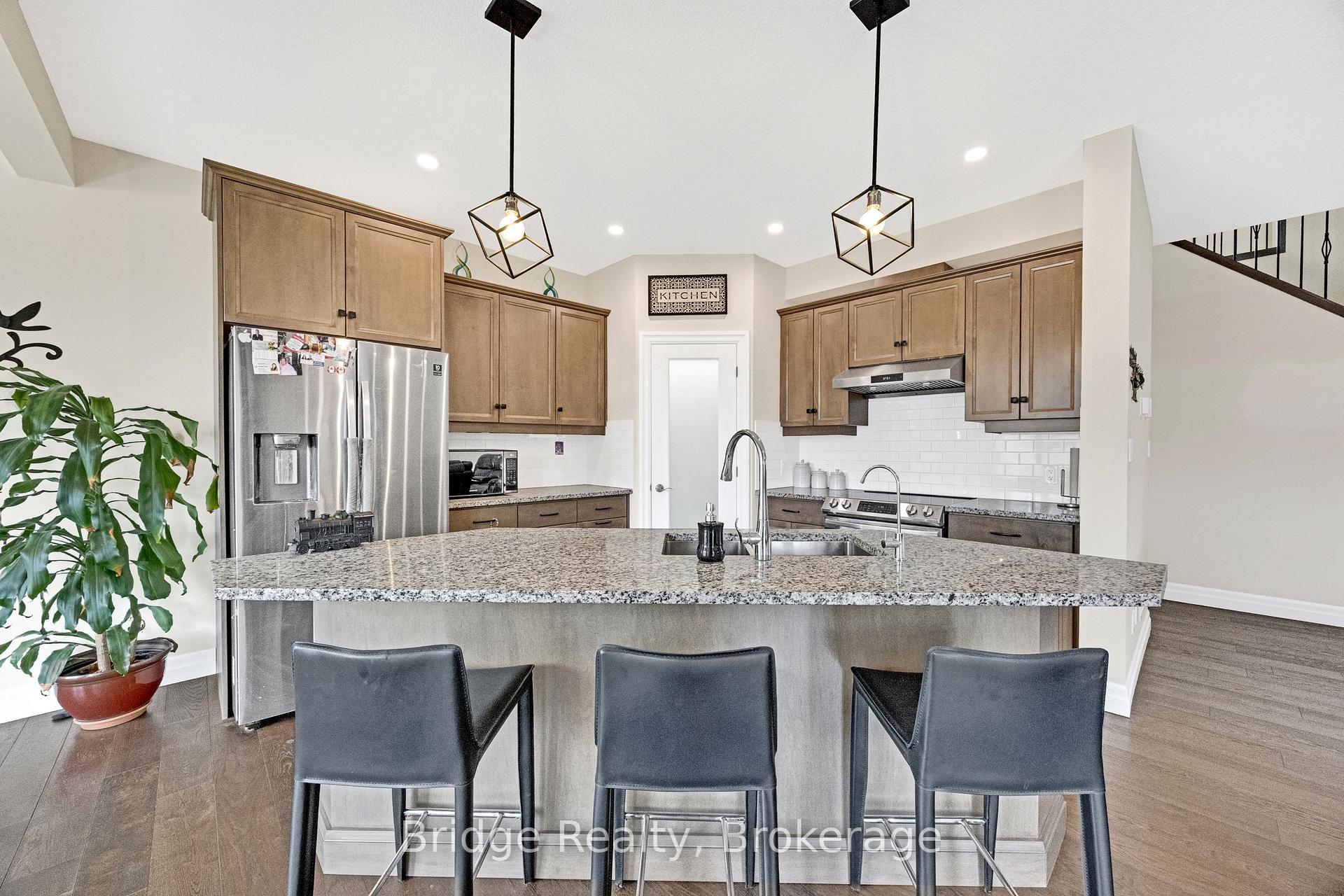 Photo 16 of 256 Tamarack Boulevard, Woodstock, Woodstock - North — HOMEH