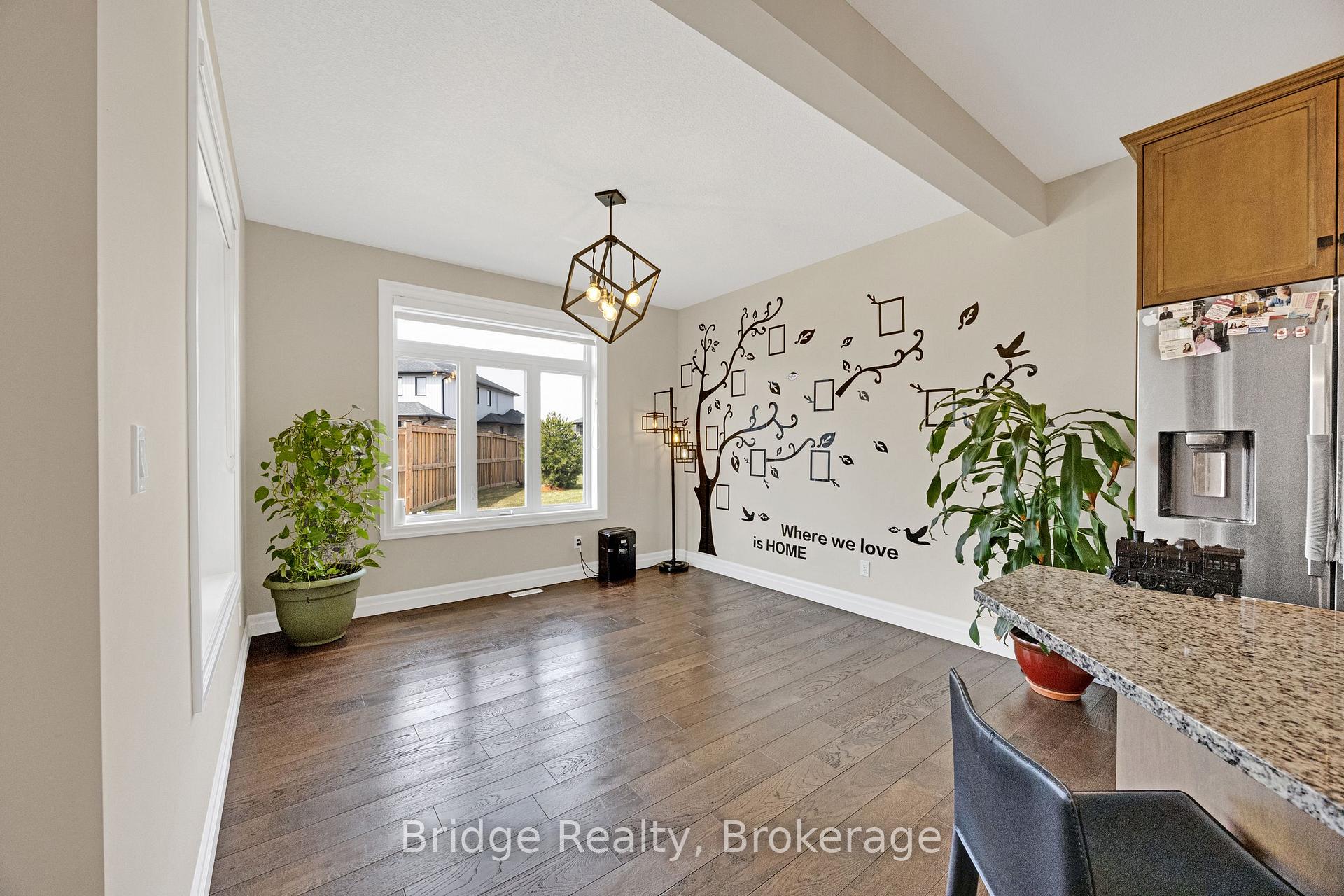Photo 17 of 256 Tamarack Boulevard, Woodstock, Woodstock - North — HOMEH