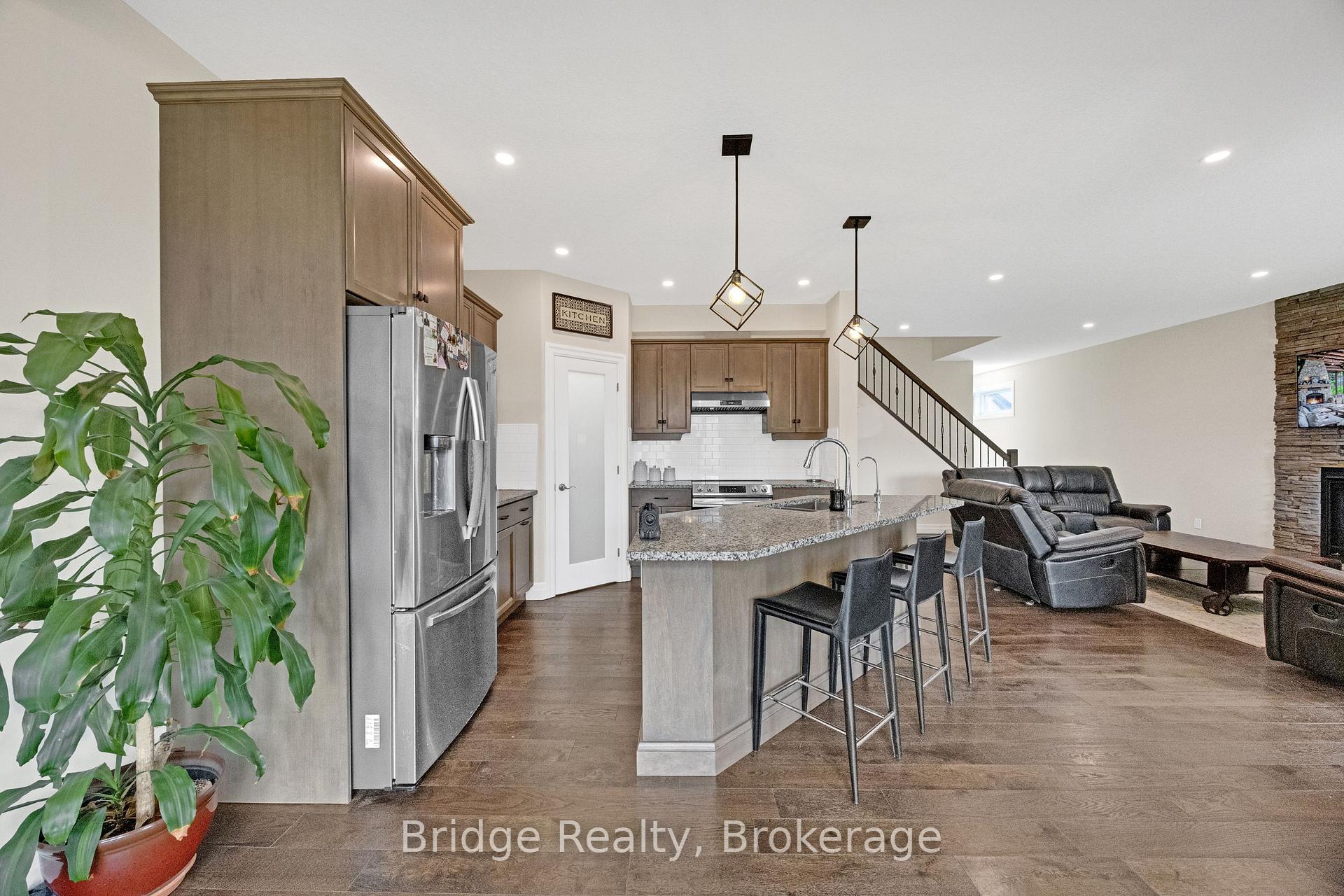 Photo 18 of 256 Tamarack Boulevard, Woodstock, Woodstock - North — HOMEH