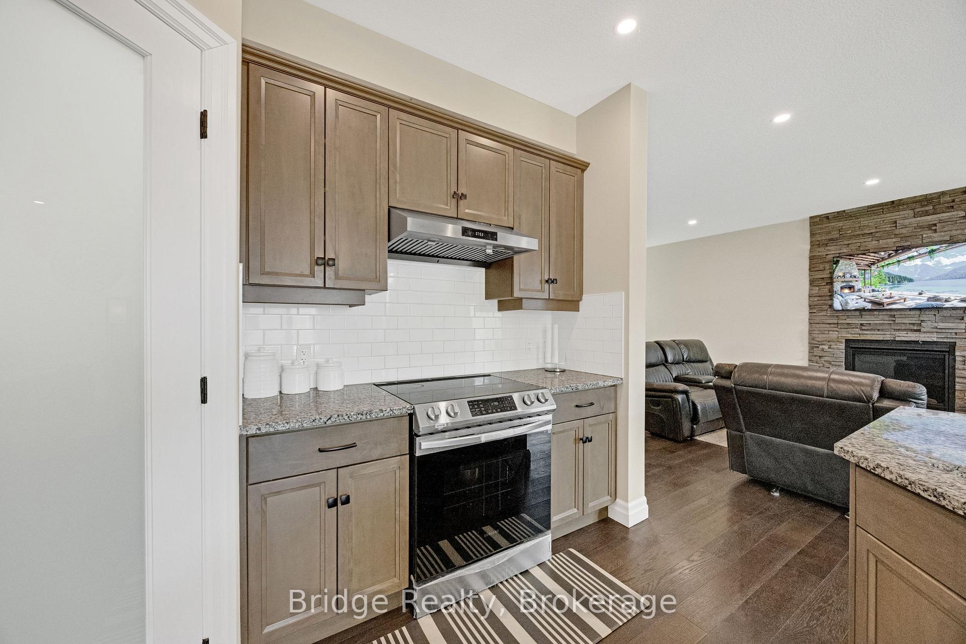 Photo 20 of 256 Tamarack Boulevard, Woodstock, Woodstock - North — HOMEH