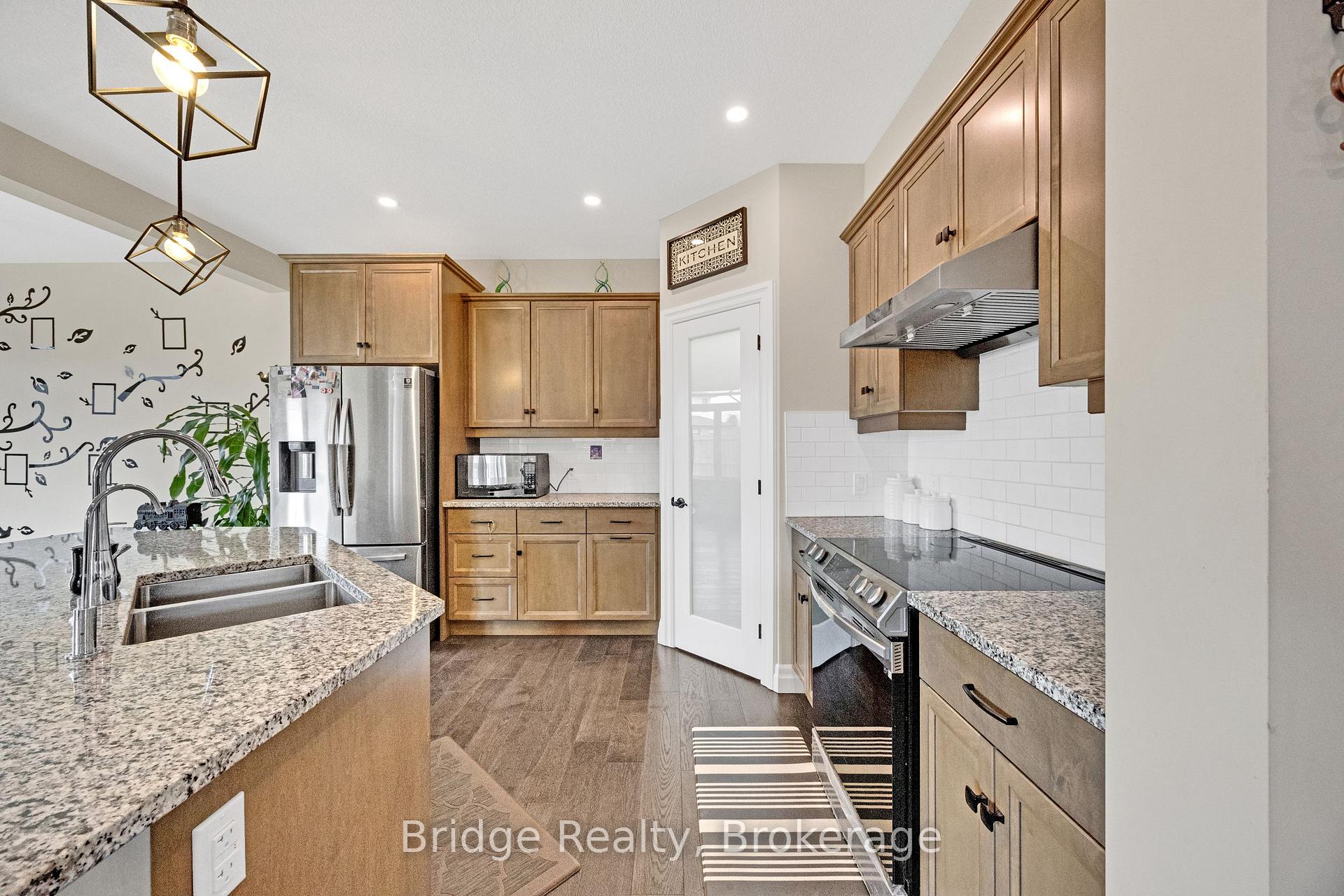 Photo 22 of 256 Tamarack Boulevard, Woodstock, Woodstock - North — HOMEH