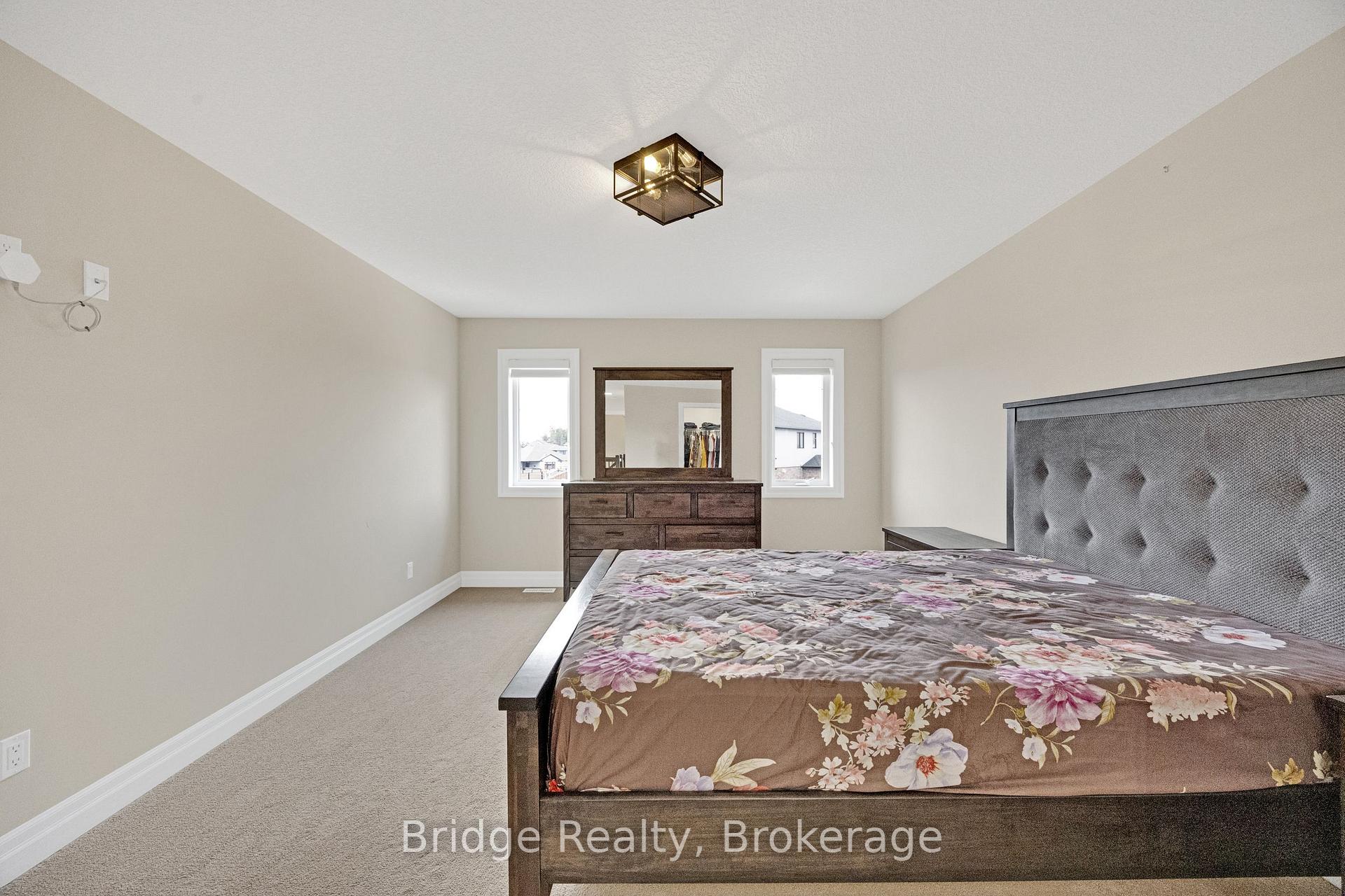 Photo 35 of 256 Tamarack Boulevard, Woodstock, Woodstock - North — HOMEH