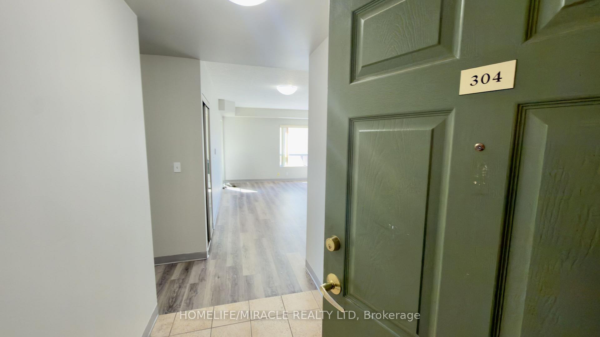 Photo 4 of Unit 304, 237 Auburn Drive, Waterloo, Lexington/Lincoln Village — HOMEH