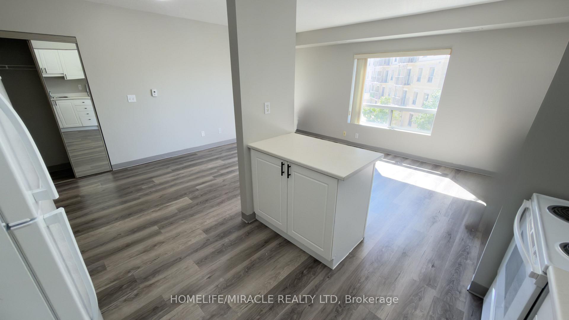 Photo 8 of Unit 304, 237 Auburn Drive, Waterloo, Lexington/Lincoln Village — HOMEH