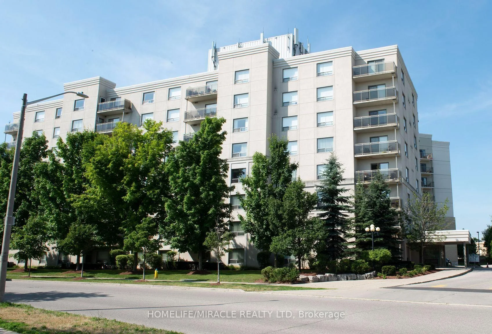 Photo 2 of Unit 304, 237 Auburn Drive, Waterloo, Lexington/Lincoln Village — HOMEH