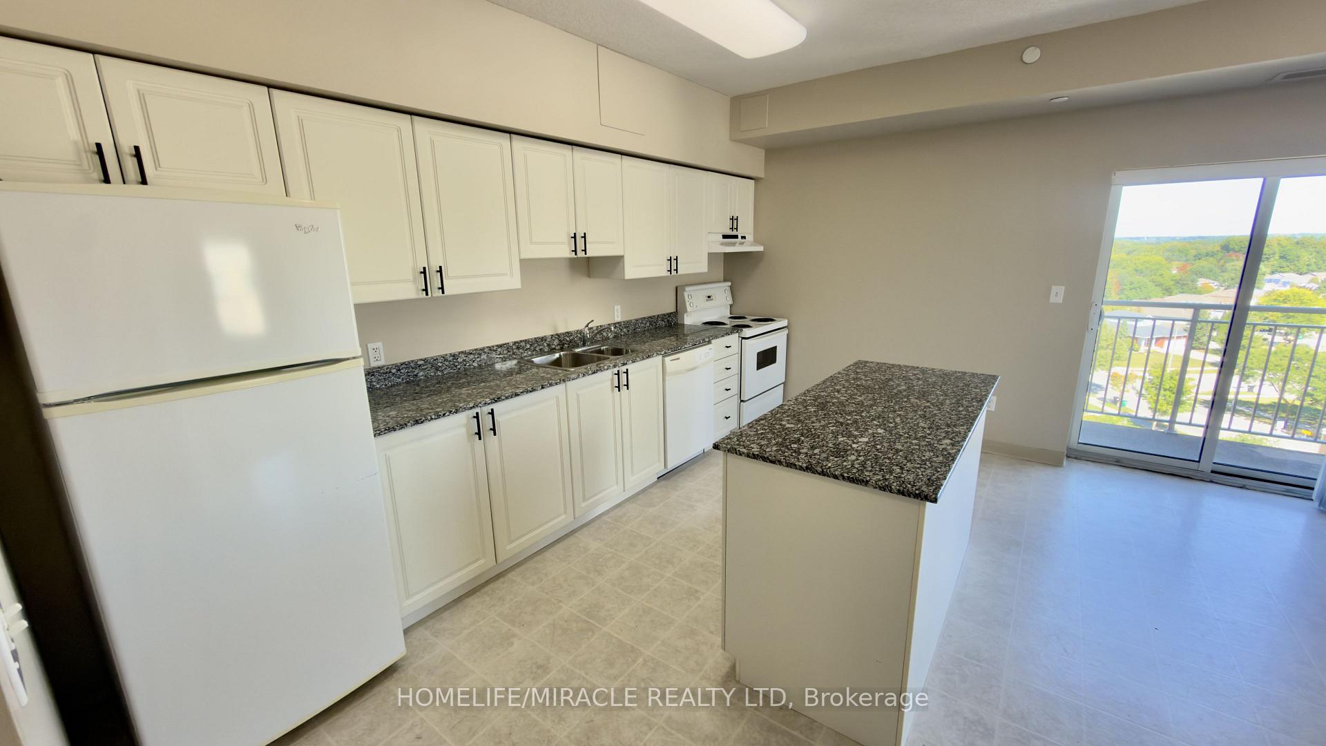 Photo 4 of Unit 818, 239 Auburn Drive, Waterloo, Lexington/Lincoln Village — HOMEH