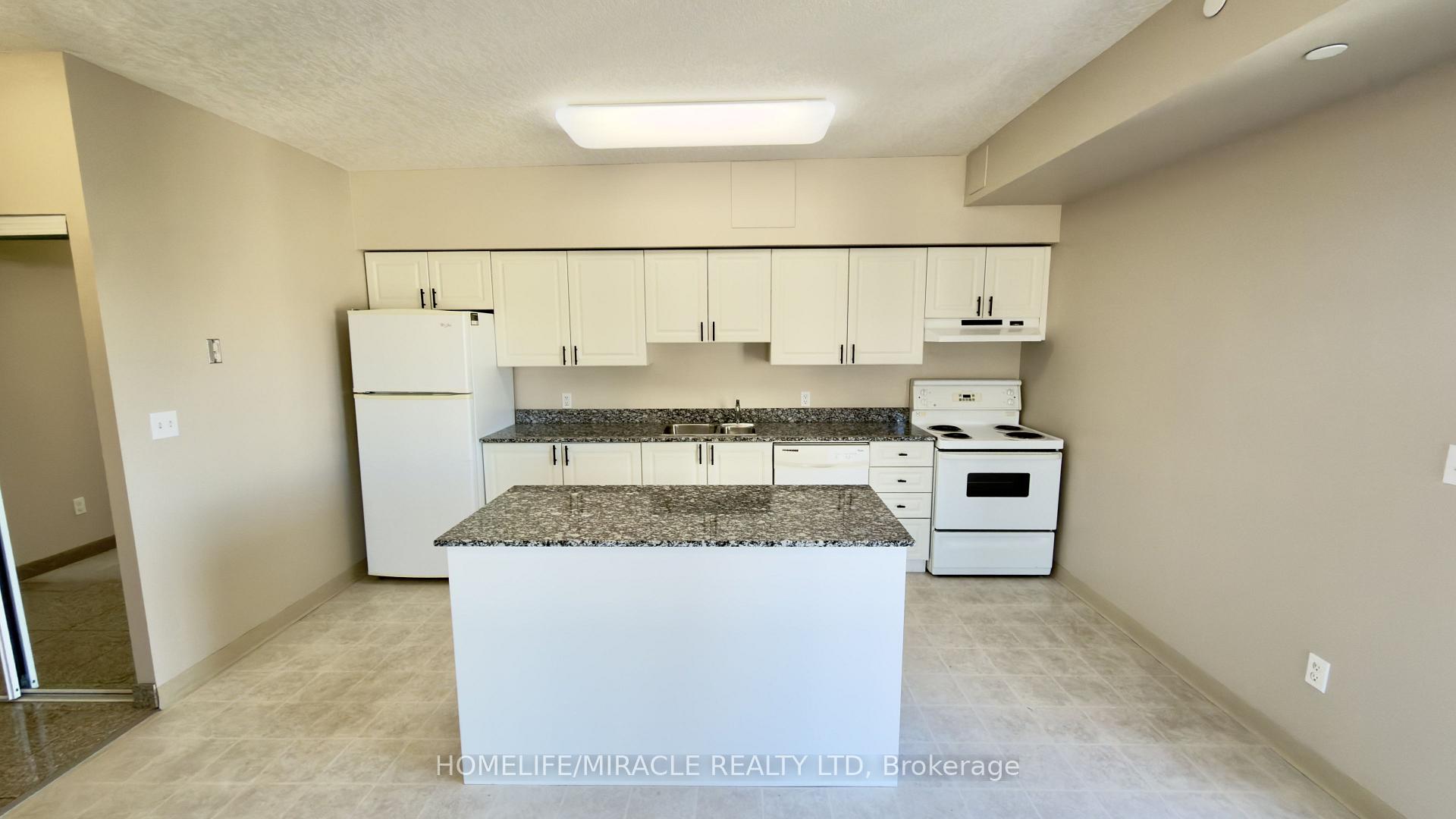 Photo 5 of Unit 818, 239 Auburn Drive, Waterloo, Lexington/Lincoln Village — HOMEH