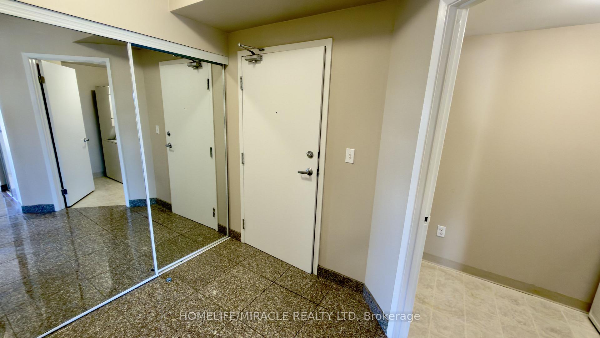 Photo 8 of Unit 818, 239 Auburn Drive, Waterloo, Lexington/Lincoln Village — HOMEH