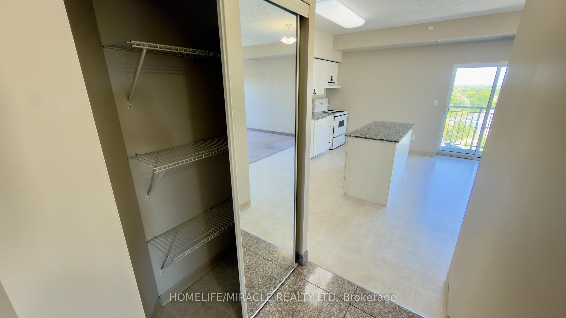 Photo 10 of Unit 818, 239 Auburn Drive, Waterloo, Lexington/Lincoln Village — HOMEH