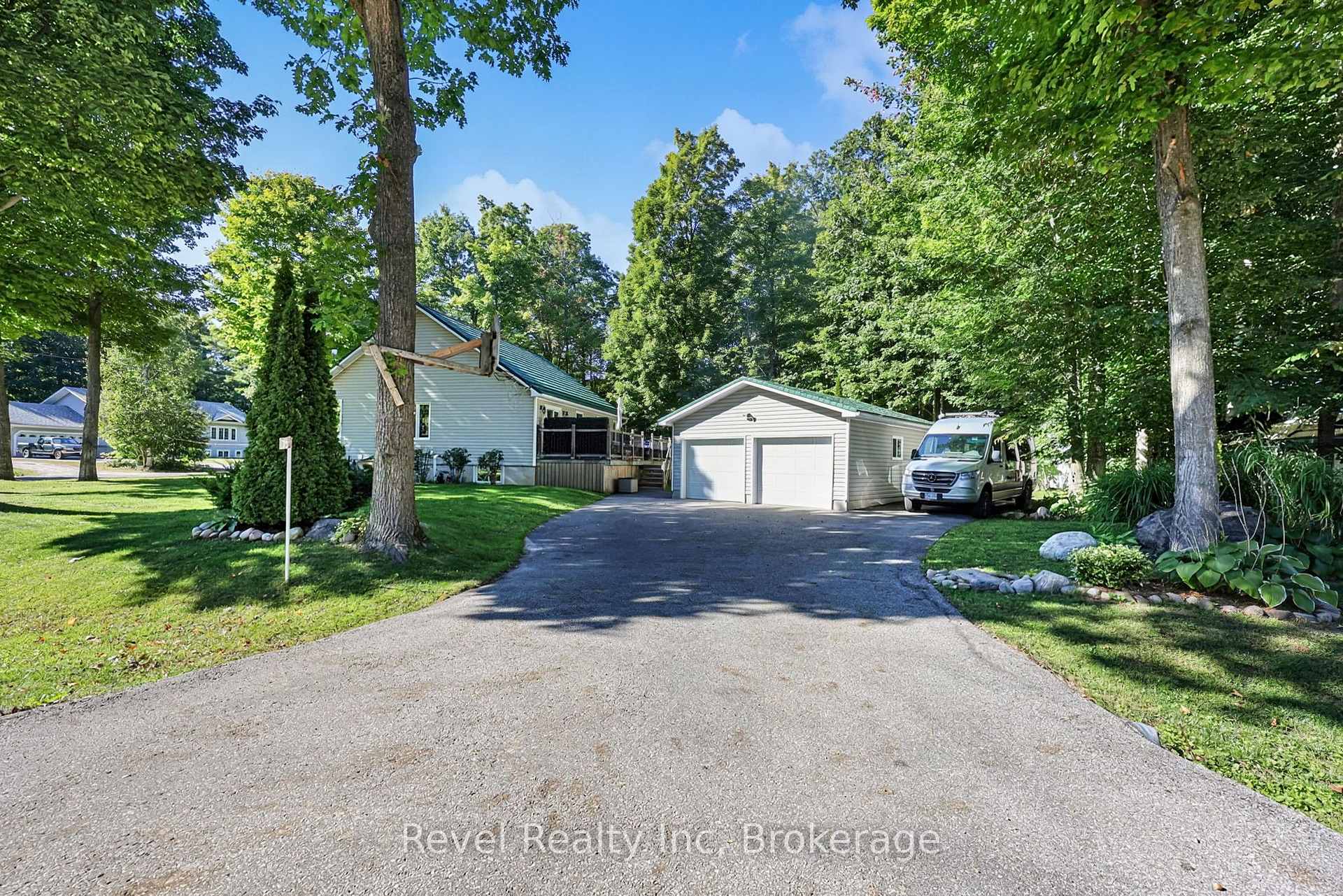 Photo 3 of 18 Rue Vanier Road, Tiny, Lafontaine — HOMEH