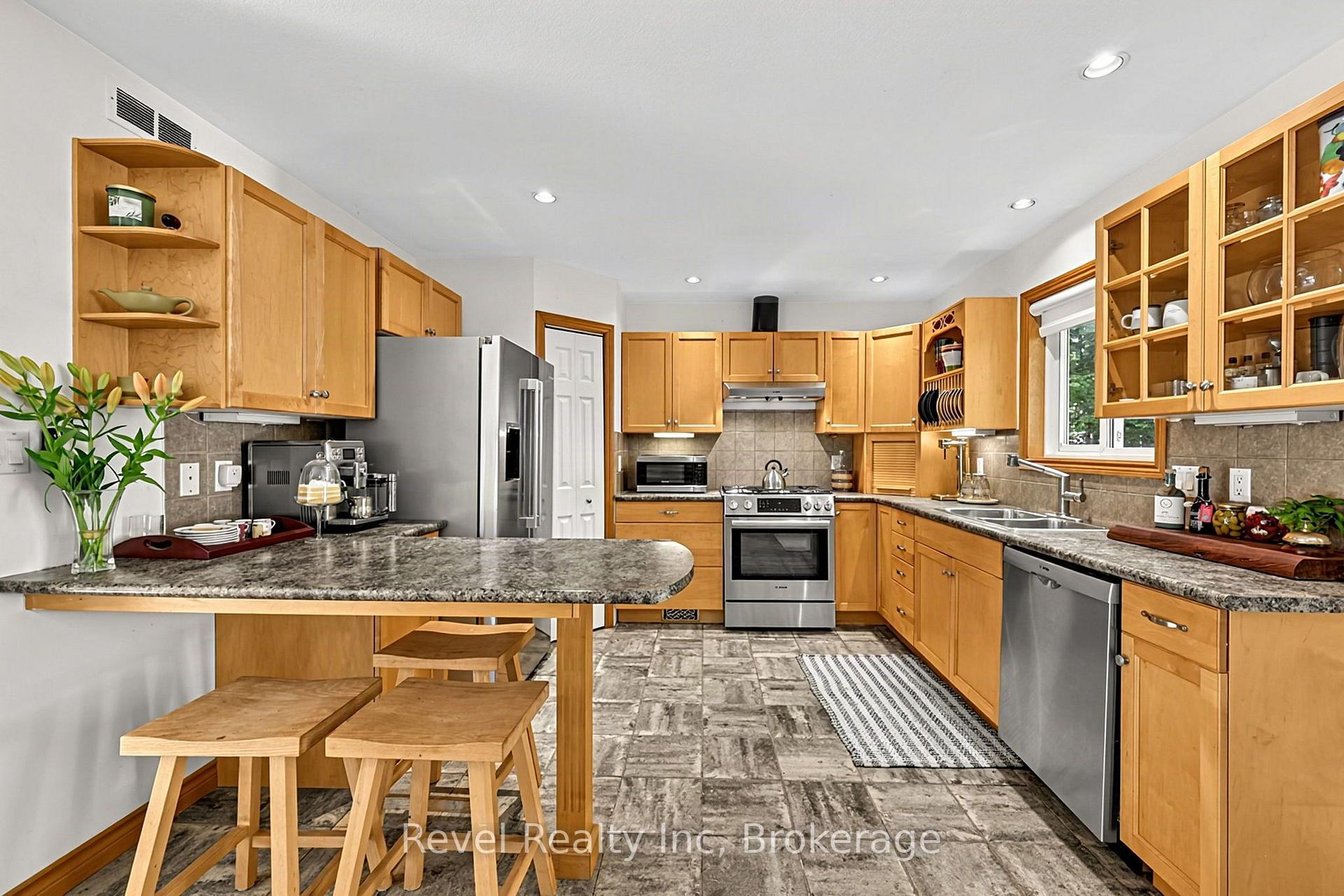 Photo 7 of 18 Rue Vanier Road, Tiny, Lafontaine — HOMEH