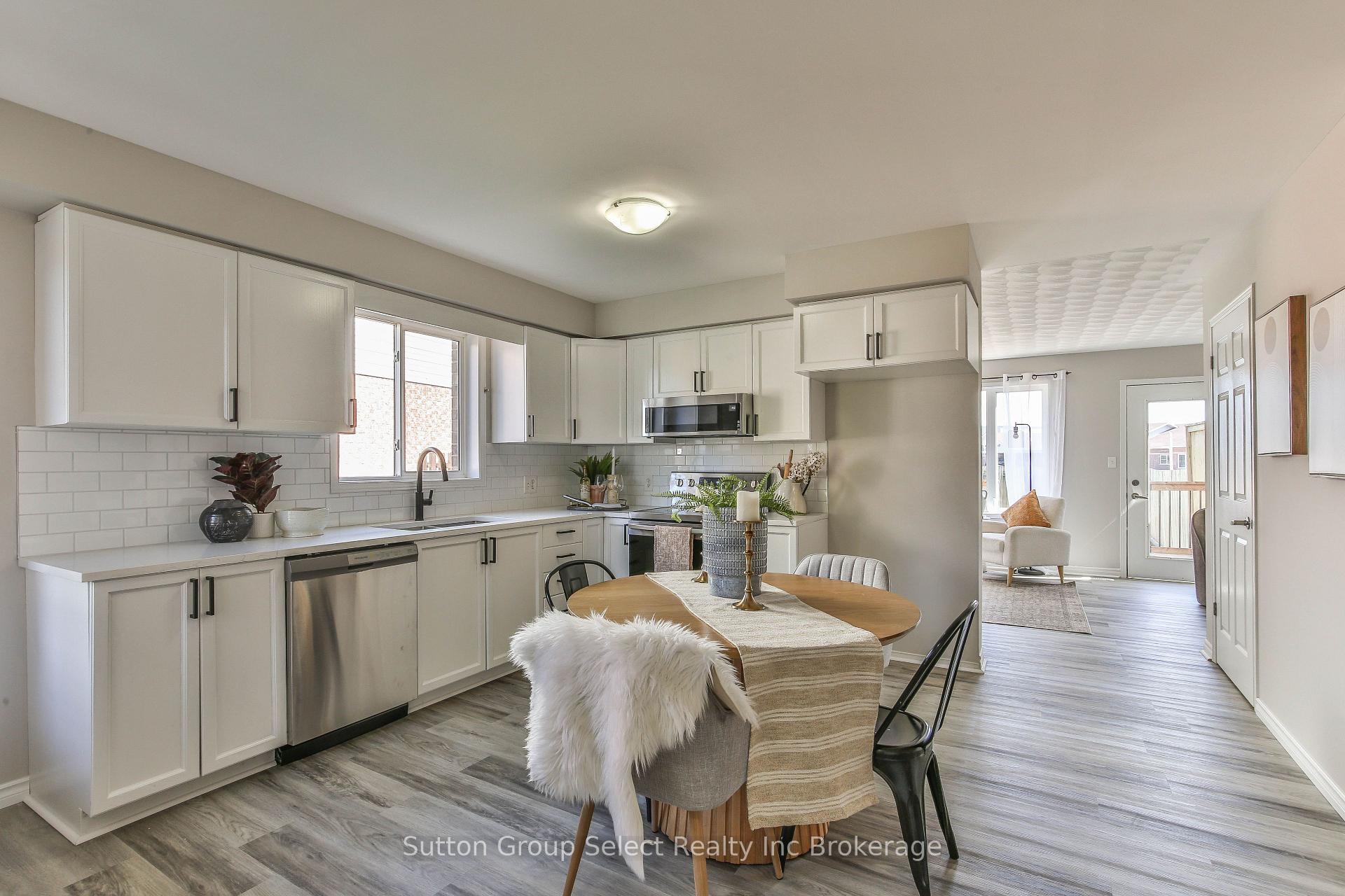 Photo 4 of 1106 Nellis Street, Woodstock, Woodstock - North — HOMEH