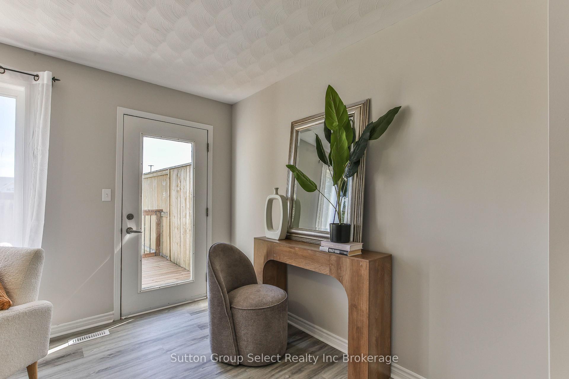 Photo 8 of 1106 Nellis Street, Woodstock, Woodstock - North — HOMEH