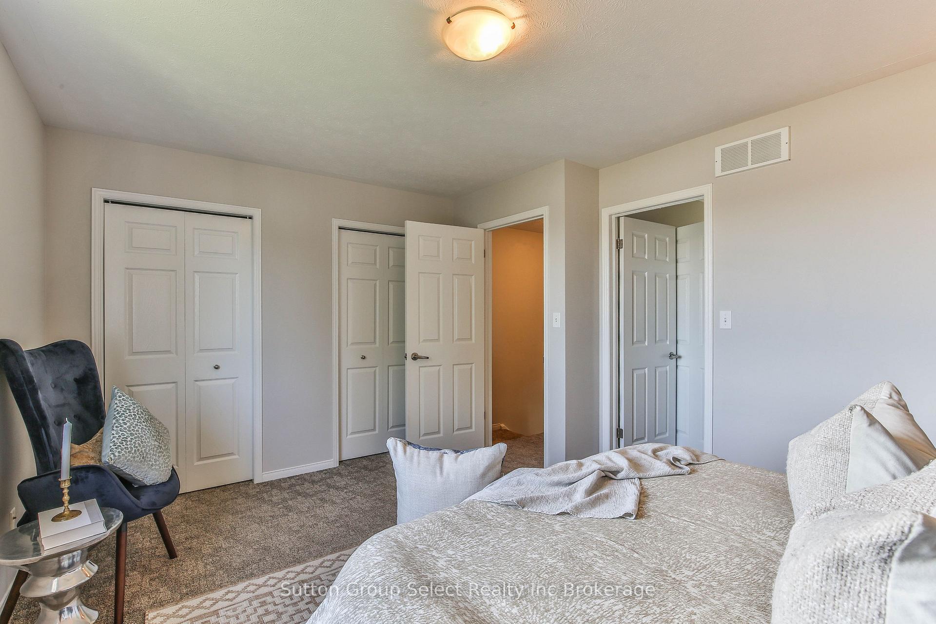 Photo 10 of 1106 Nellis Street, Woodstock, Woodstock - North — HOMEH