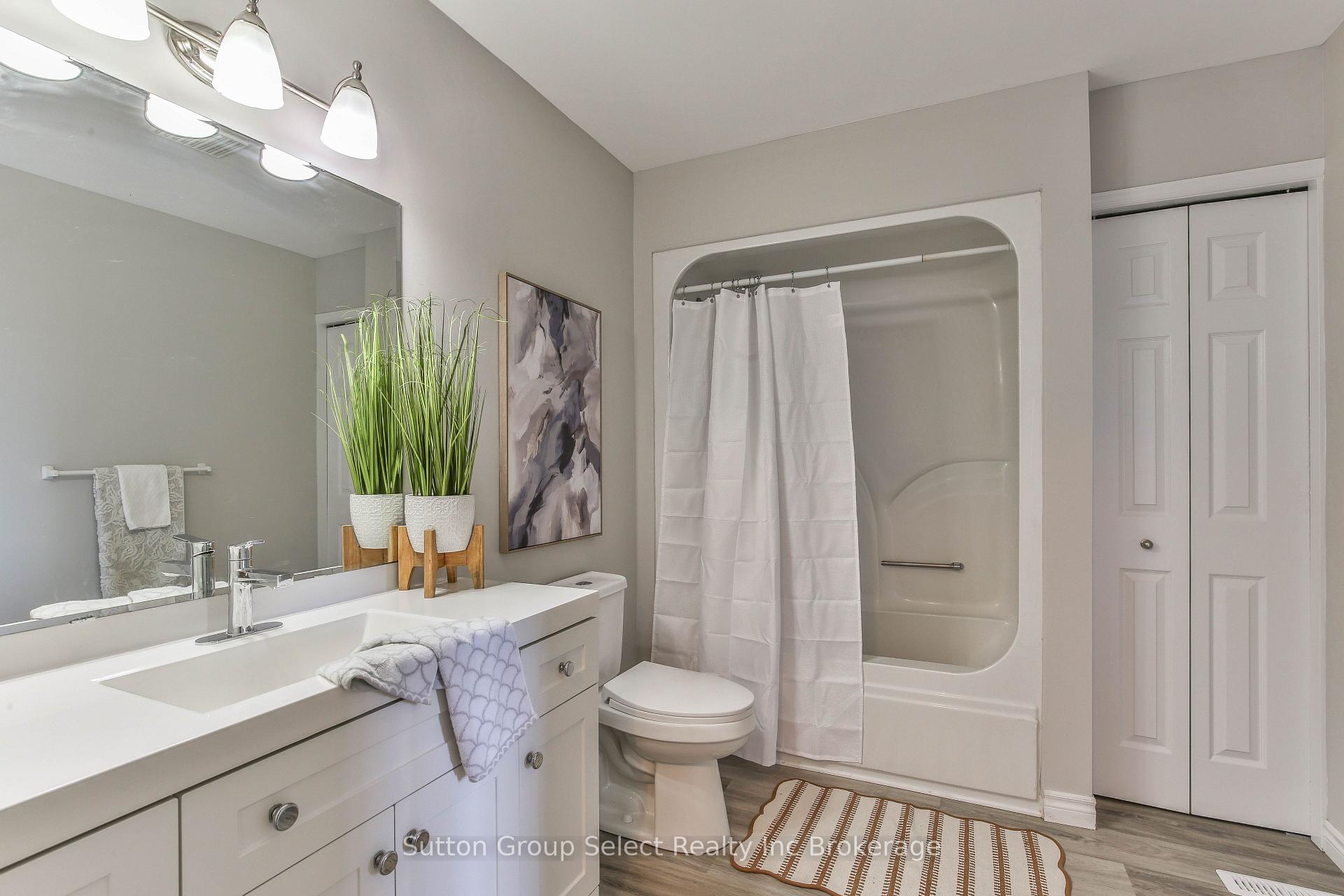 Photo 12 of 1106 Nellis Street, Woodstock, Woodstock - North — HOMEH