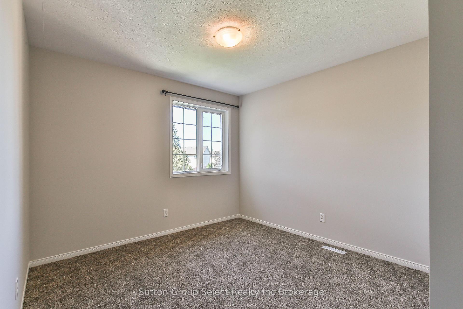 Photo 13 of 1106 Nellis Street, Woodstock, Woodstock - North — HOMEH