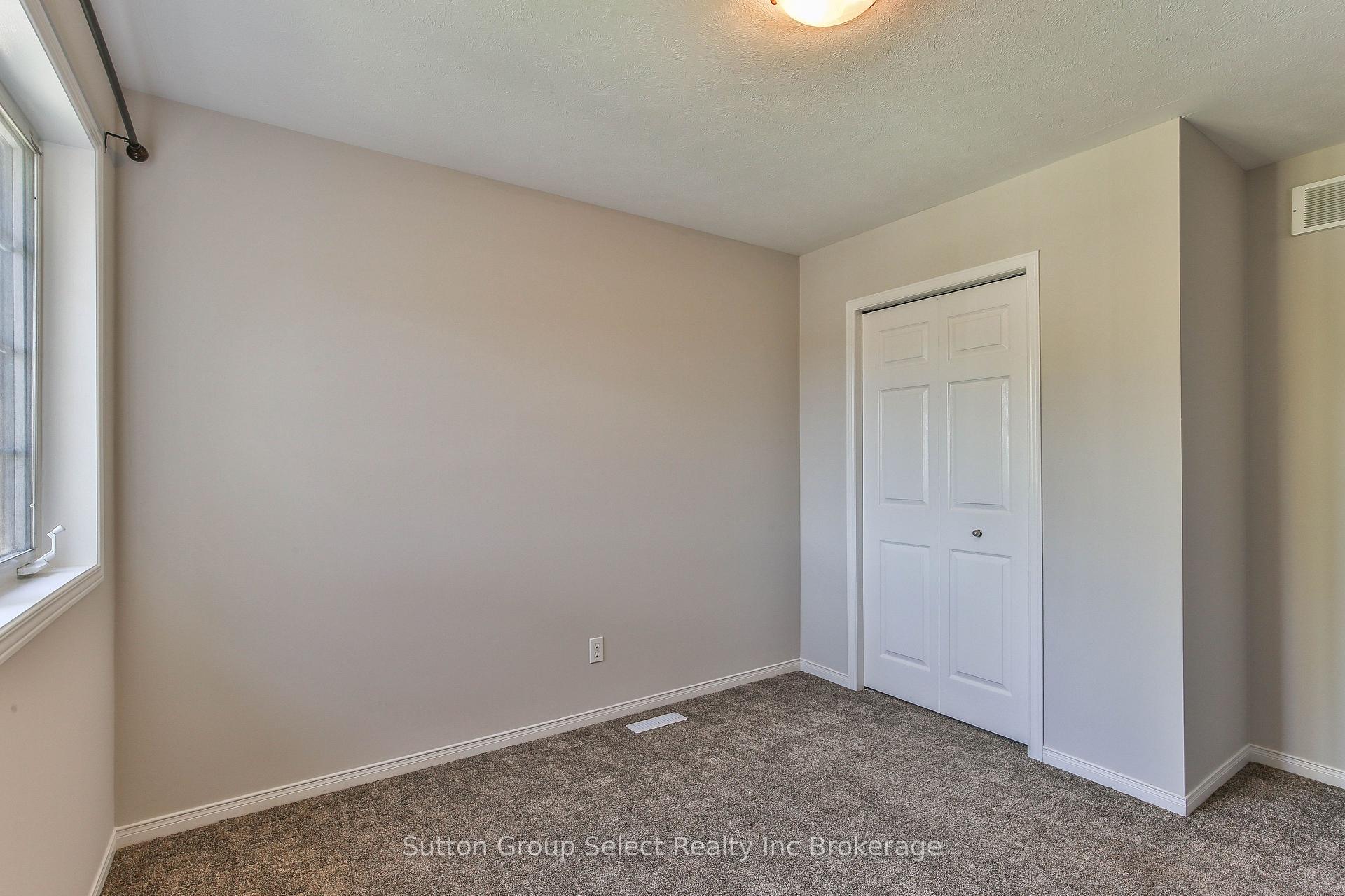 Photo 14 of 1106 Nellis Street, Woodstock, Woodstock - North — HOMEH