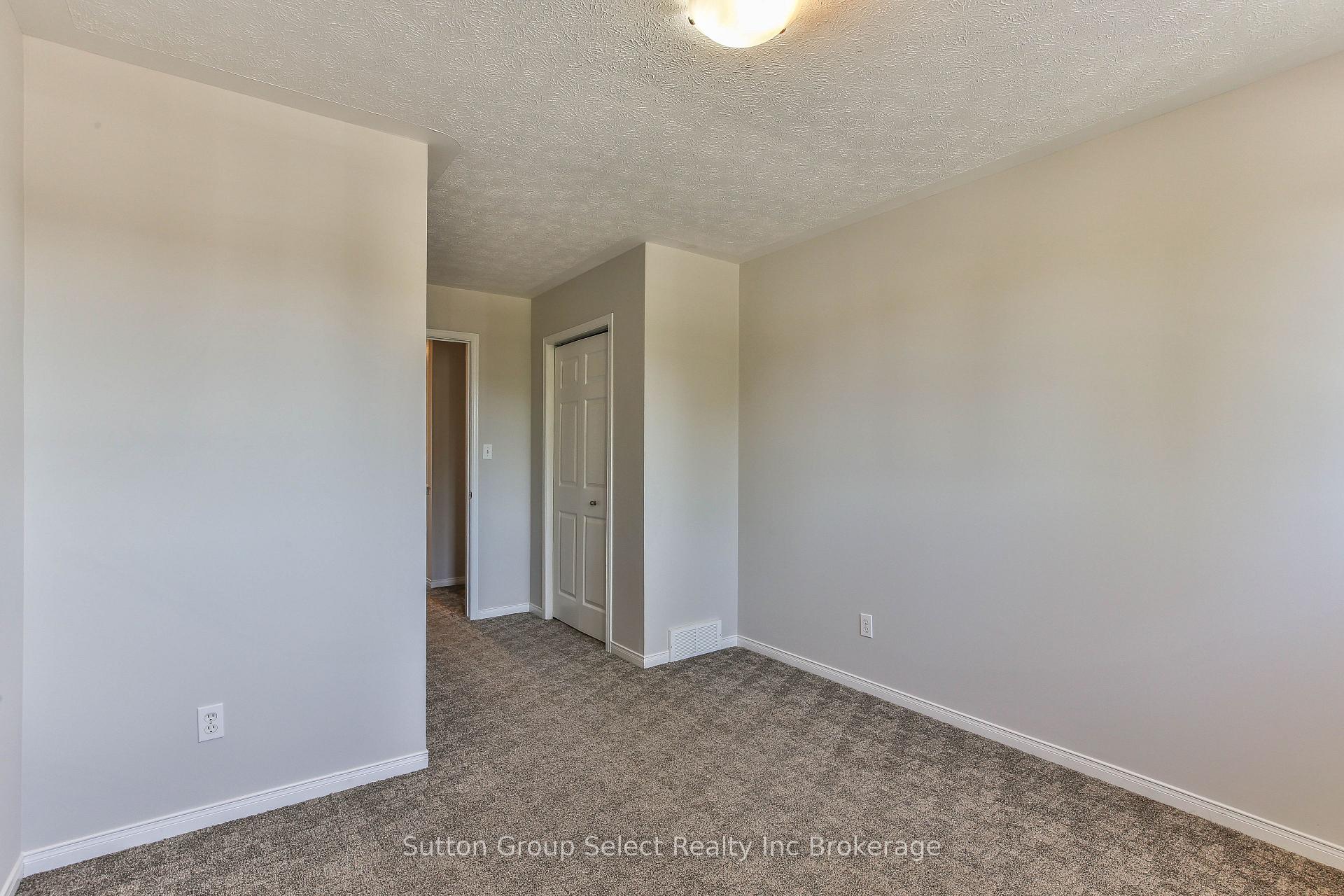 Photo 16 of 1106 Nellis Street, Woodstock, Woodstock - North — HOMEH