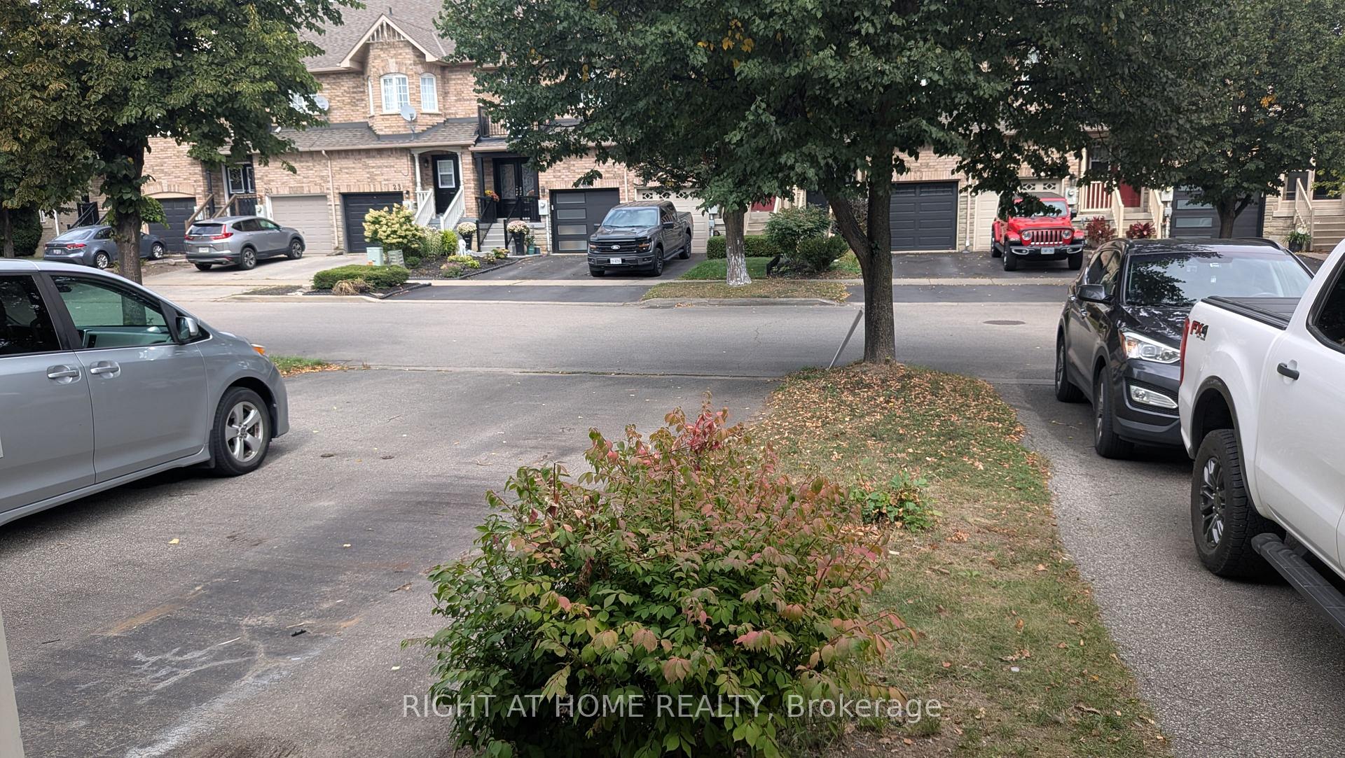 Photo 2 of 22 Harding Street, Halton Hills, Georgetown — HOMEH