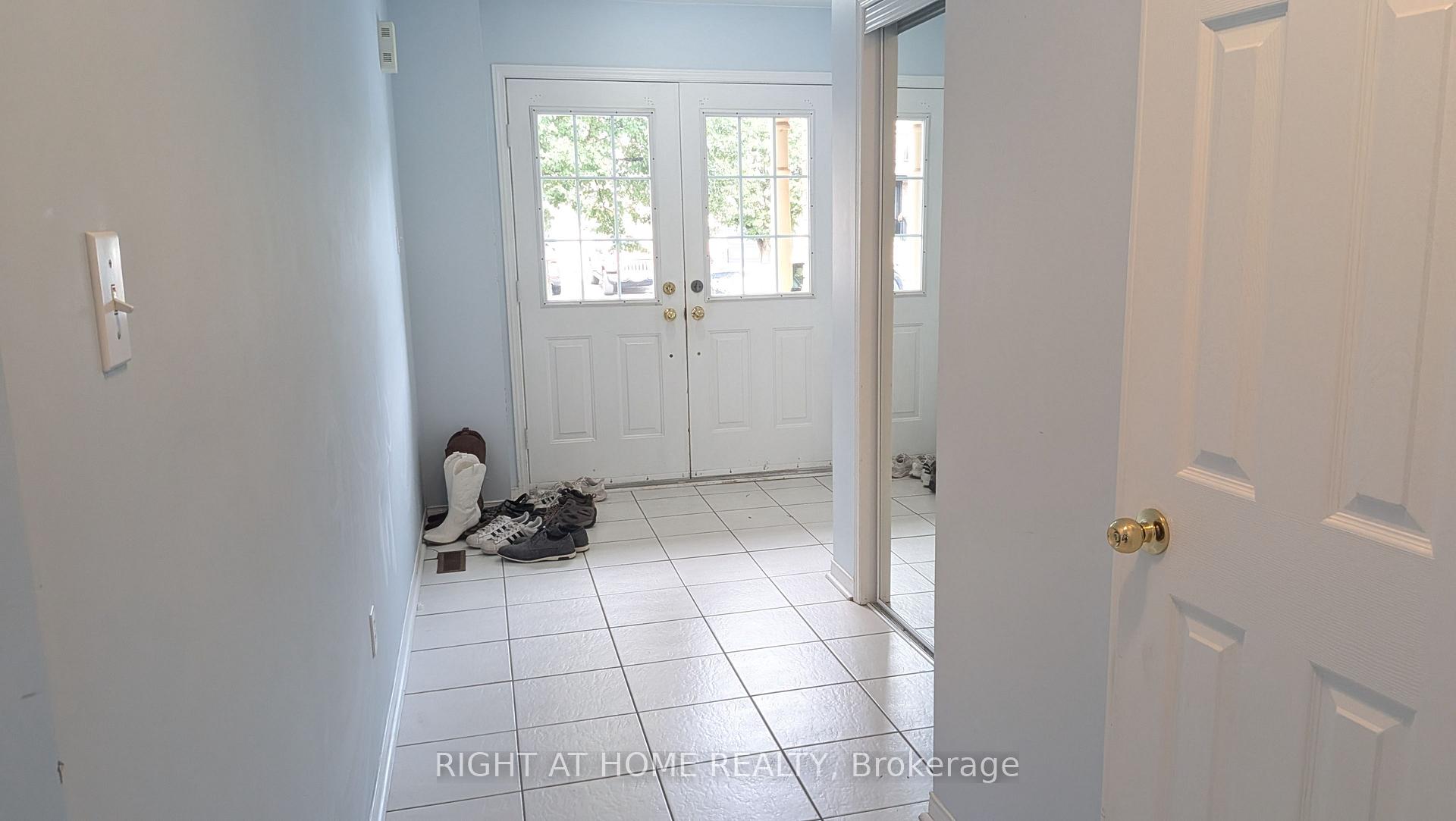 Photo 3 of 22 Harding Street, Halton Hills, Georgetown — HOMEH