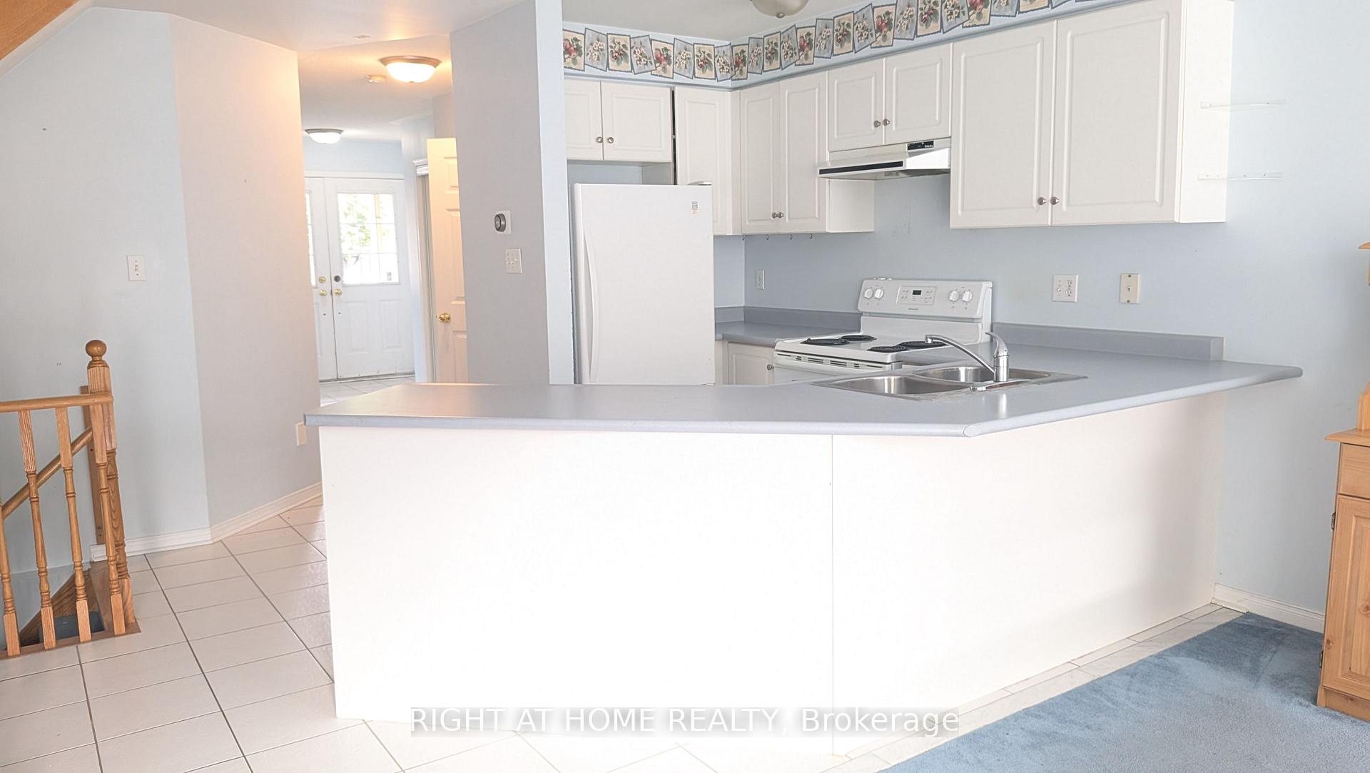 Photo 4 of 22 Harding Street, Halton Hills, Georgetown — HOMEH