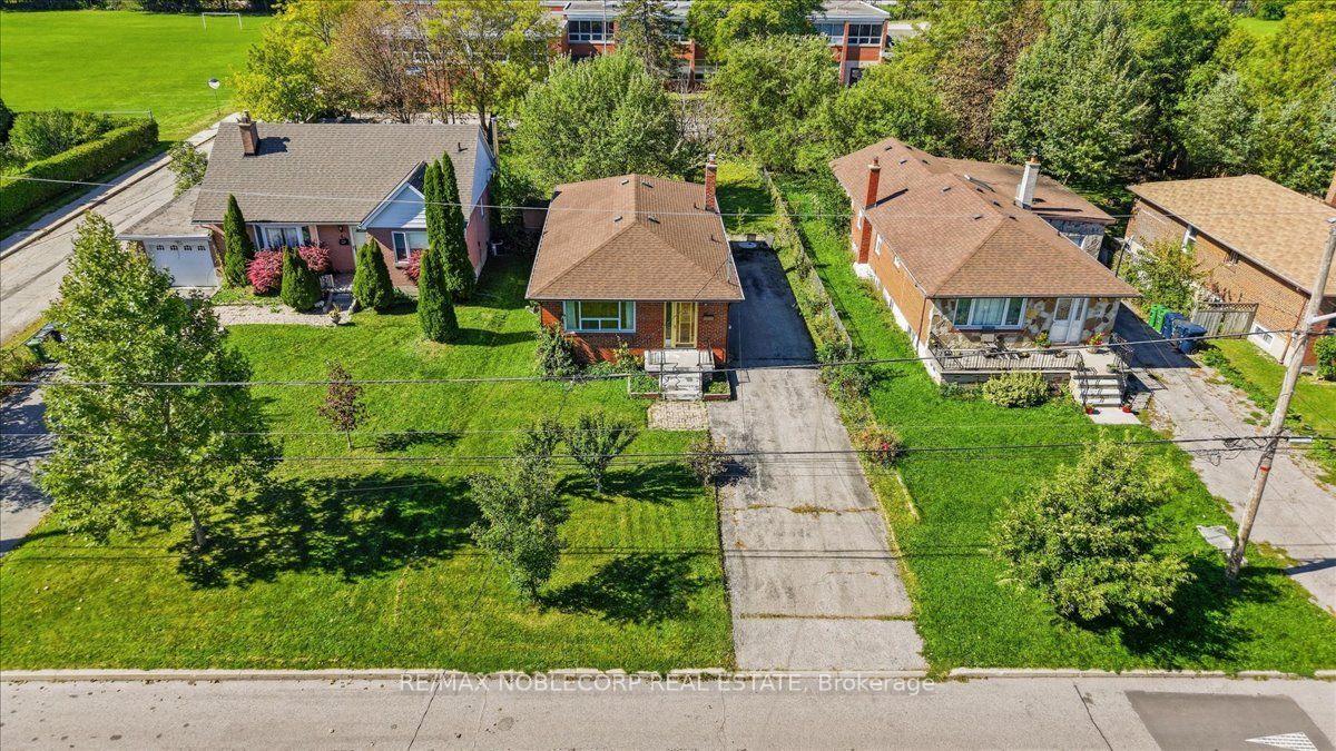 Photo 4 of 66 Gooderham Drive, Scarborough, Wexford-Maryvale — HOMEH