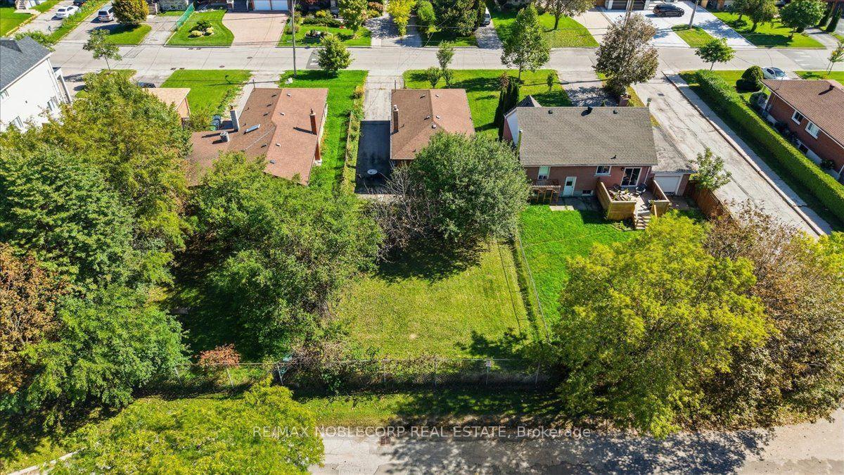 Photo 22 of 66 Gooderham Drive, Scarborough, Wexford-Maryvale — HOMEH
