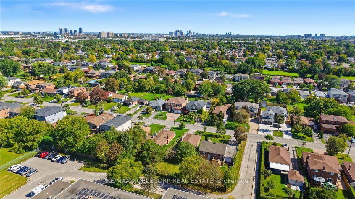 Photo 30 of 66 Gooderham Drive, Scarborough, Wexford-Maryvale — HOMEH