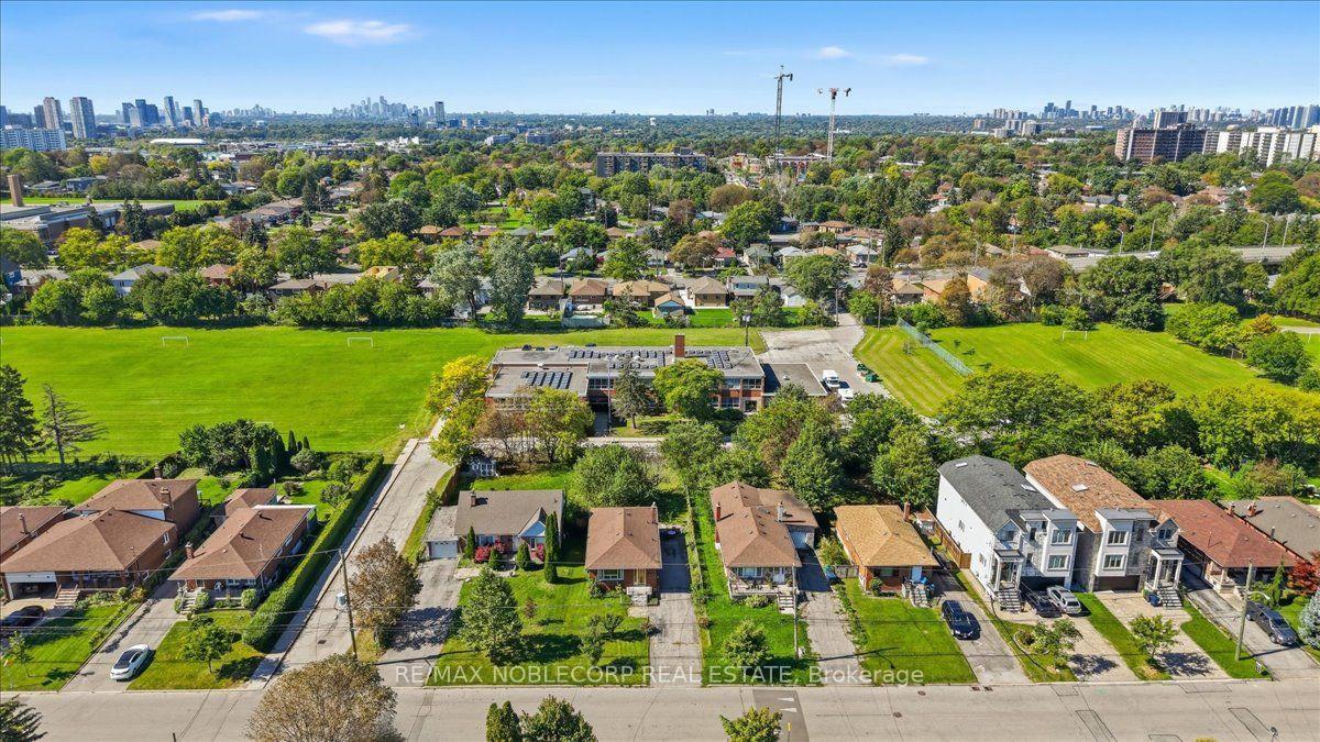 Photo 36 of 66 Gooderham Drive, Scarborough, Wexford-Maryvale — HOMEH