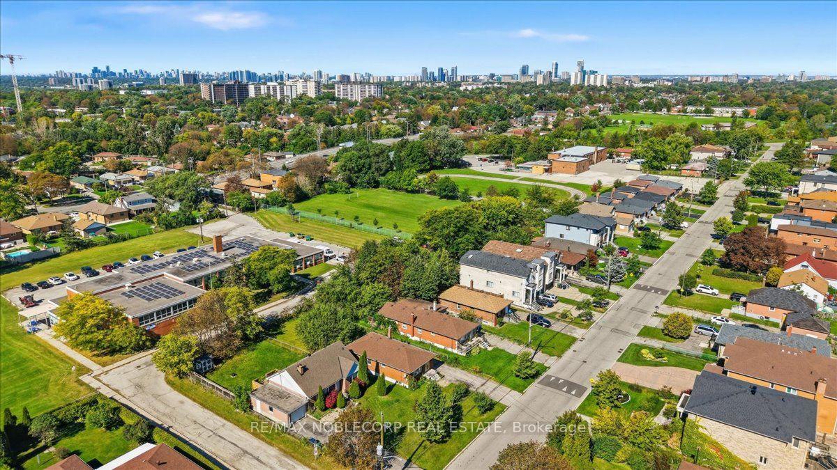 Photo 38 of 66 Gooderham Drive, Scarborough, Wexford-Maryvale — HOMEH