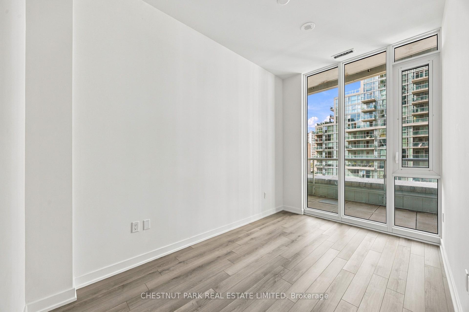 Photo 13 of Unit 625, 230 Simcoe Street, Toronto, Kensington-Chinatown — HOMEH