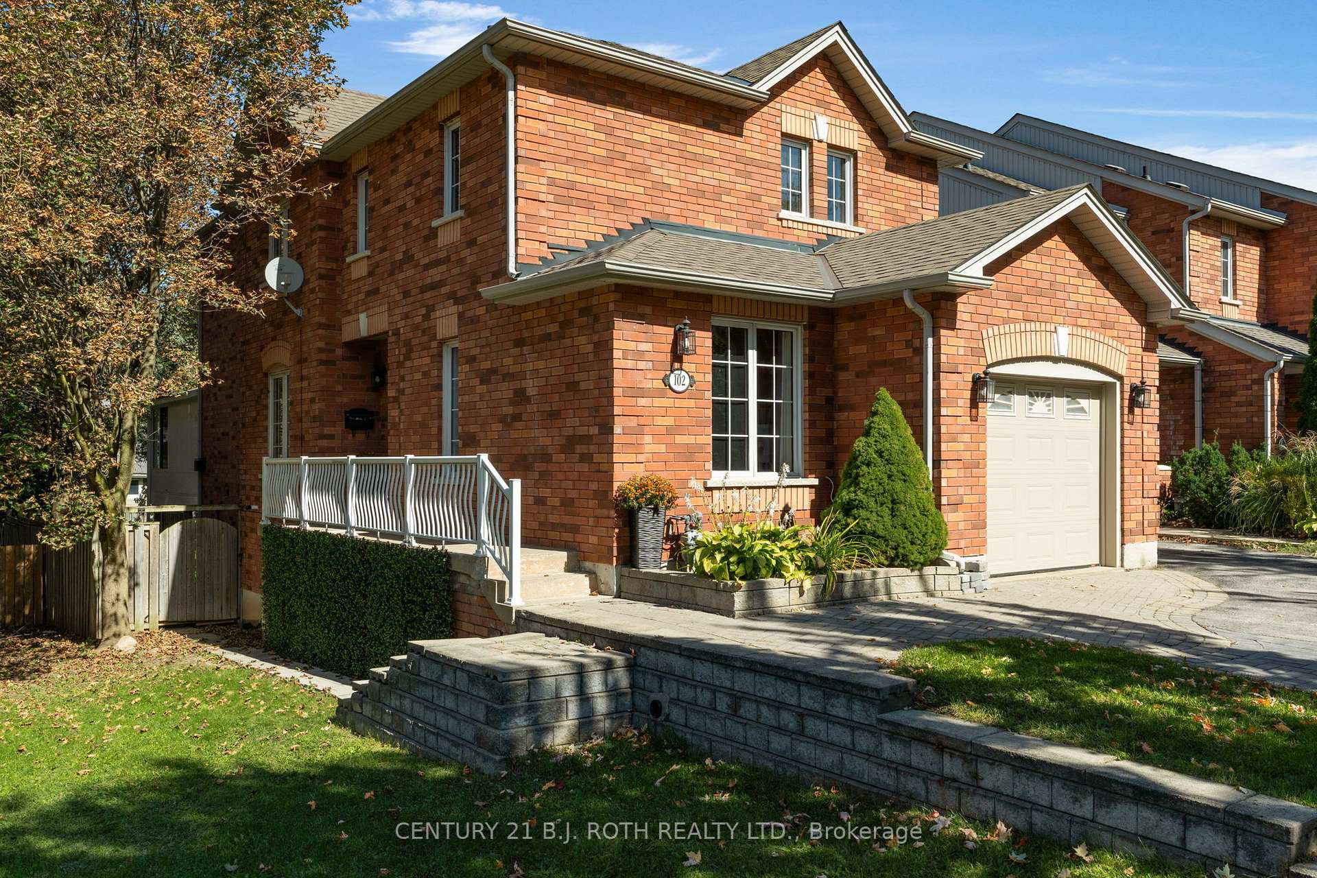 Photo 2 of 102 Holgate Street, Barrie, Allandale — HOMEH