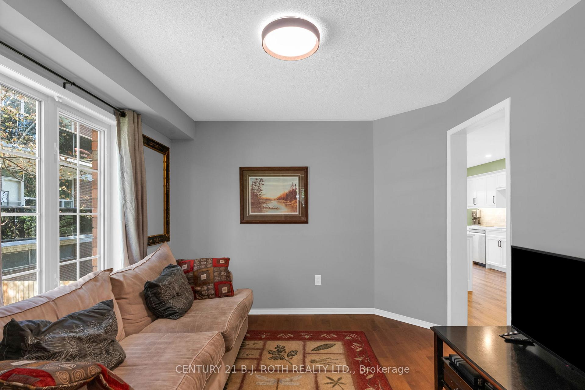 Photo 4 of 102 Holgate Street, Barrie, Allandale — HOMEH