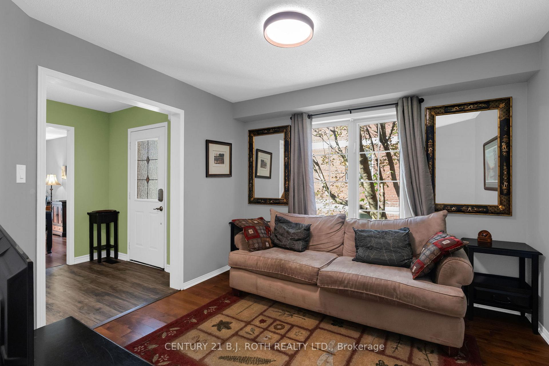 Photo 5 of 102 Holgate Street, Barrie, Allandale — HOMEH