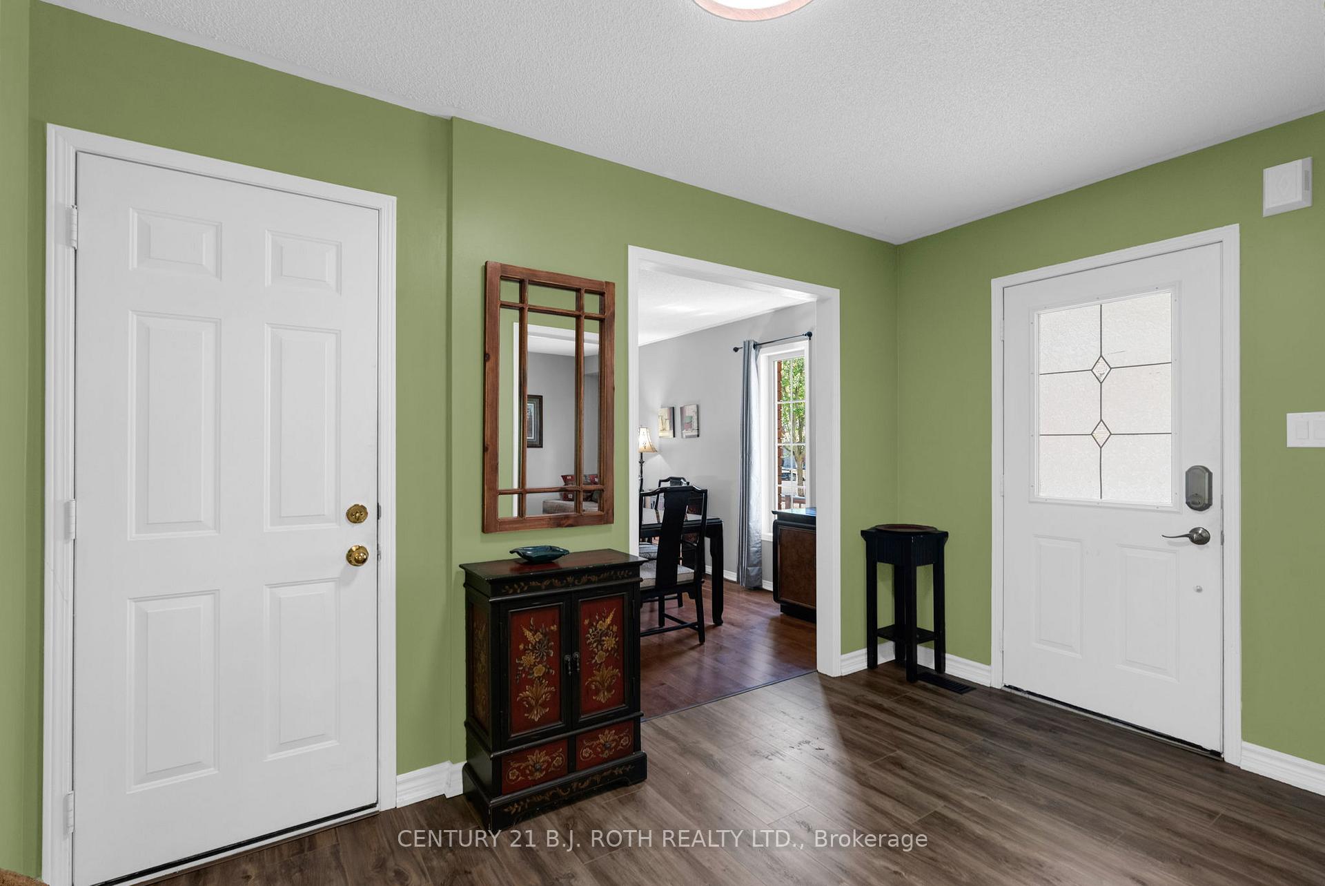 Photo 6 of 102 Holgate Street, Barrie, Allandale — HOMEH