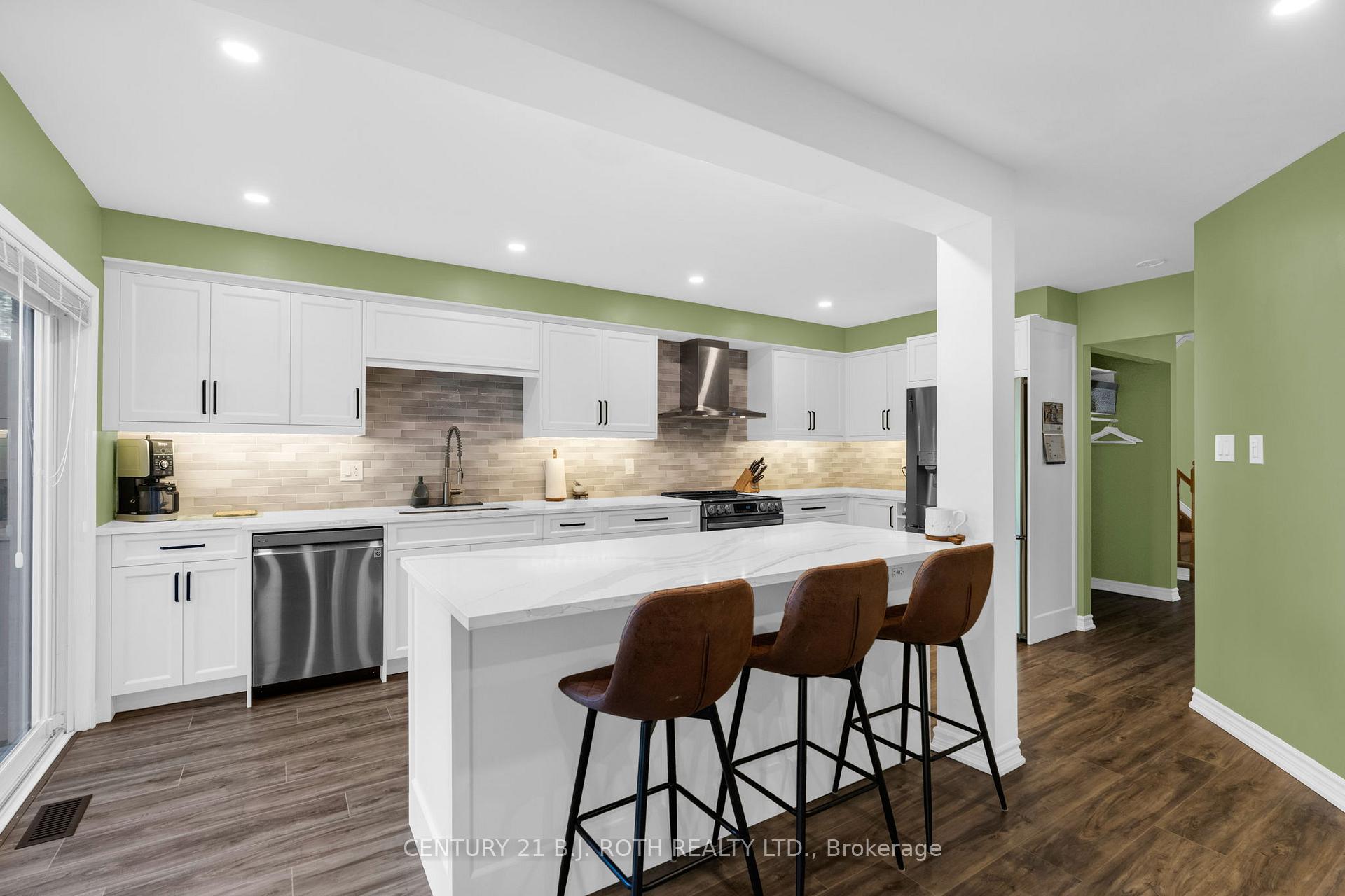 Photo 9 of 102 Holgate Street, Barrie, Allandale — HOMEH