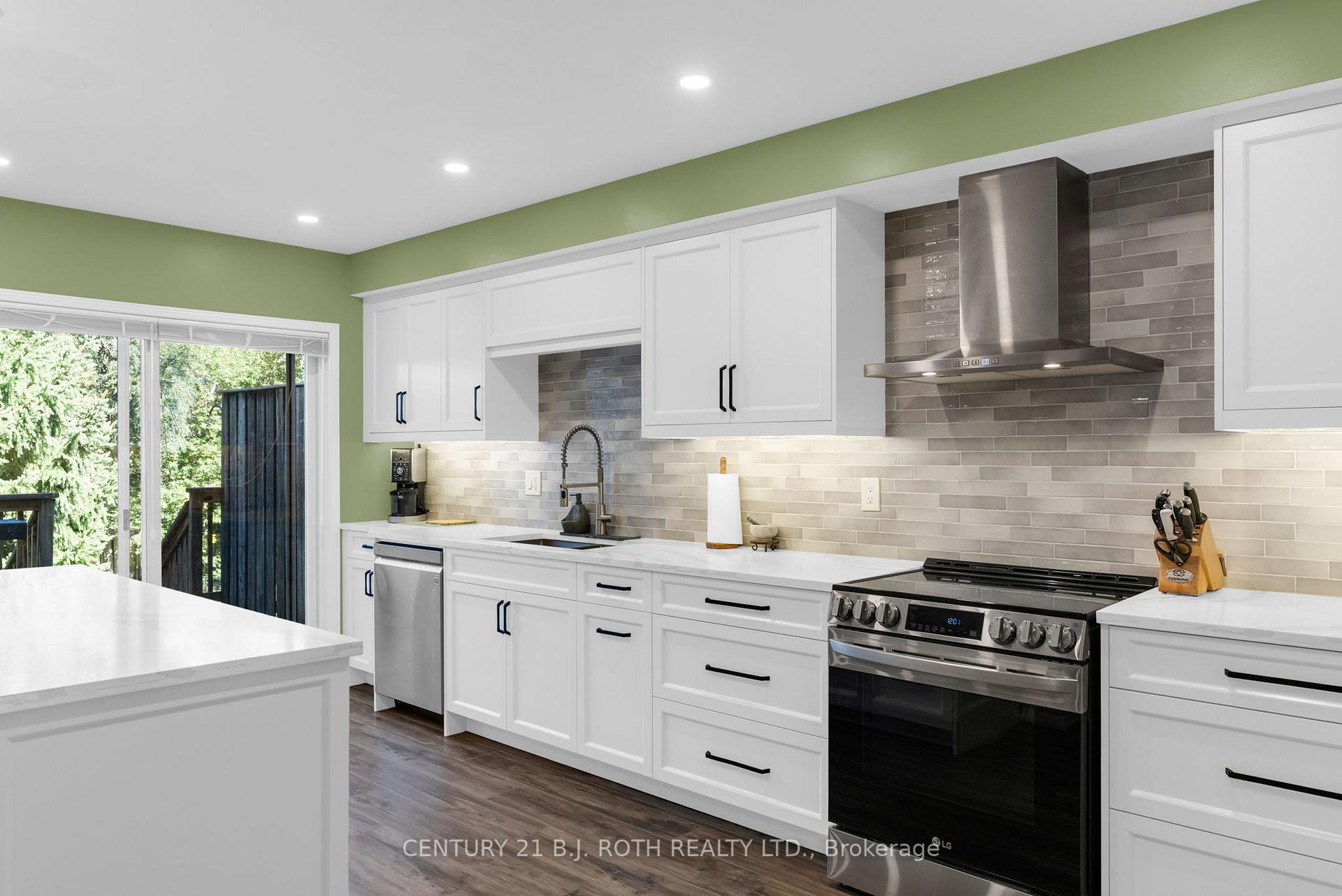 Photo 12 of 102 Holgate Street, Barrie, Allandale — HOMEH