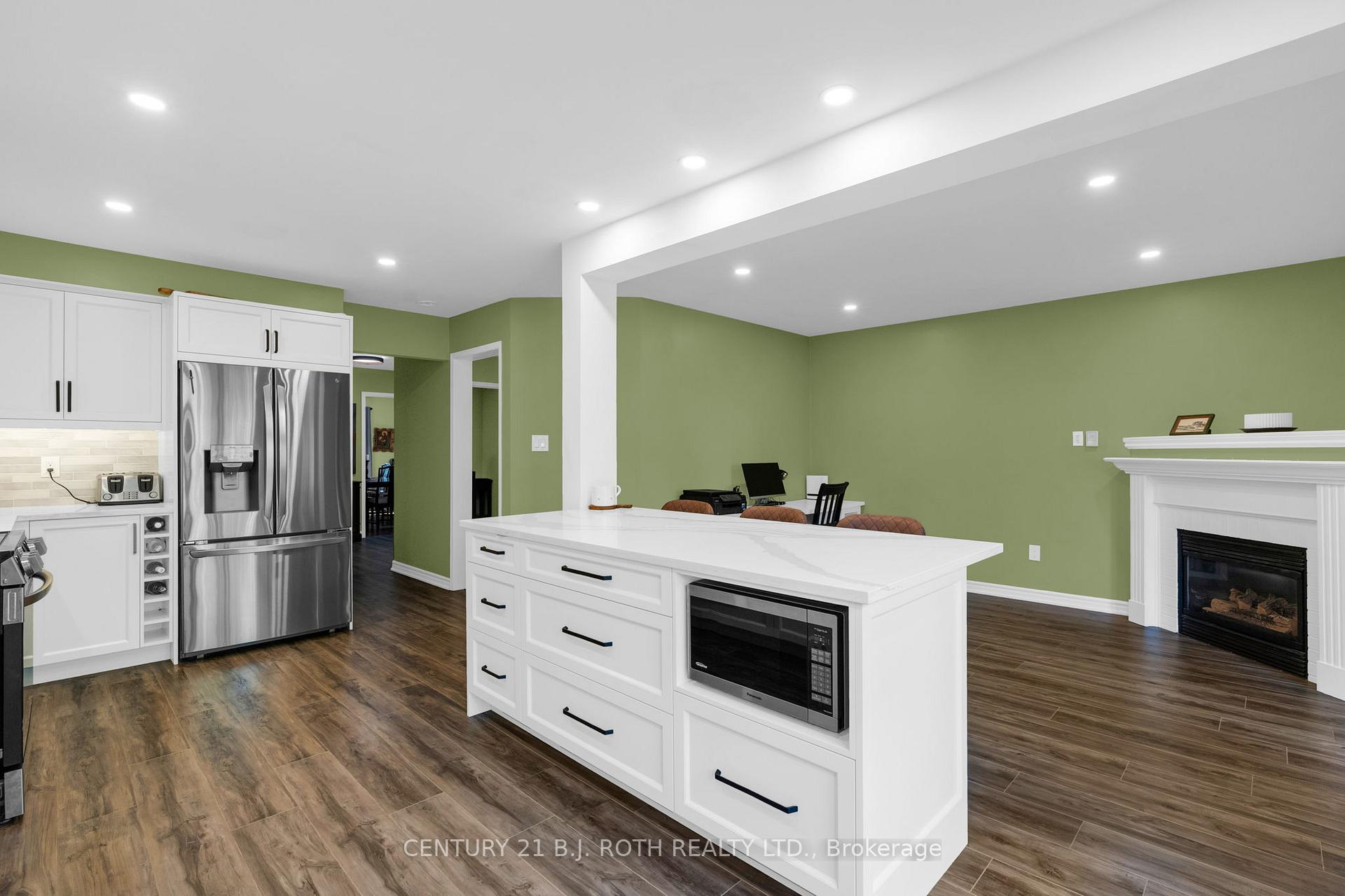 Photo 14 of 102 Holgate Street, Barrie, Allandale — HOMEH