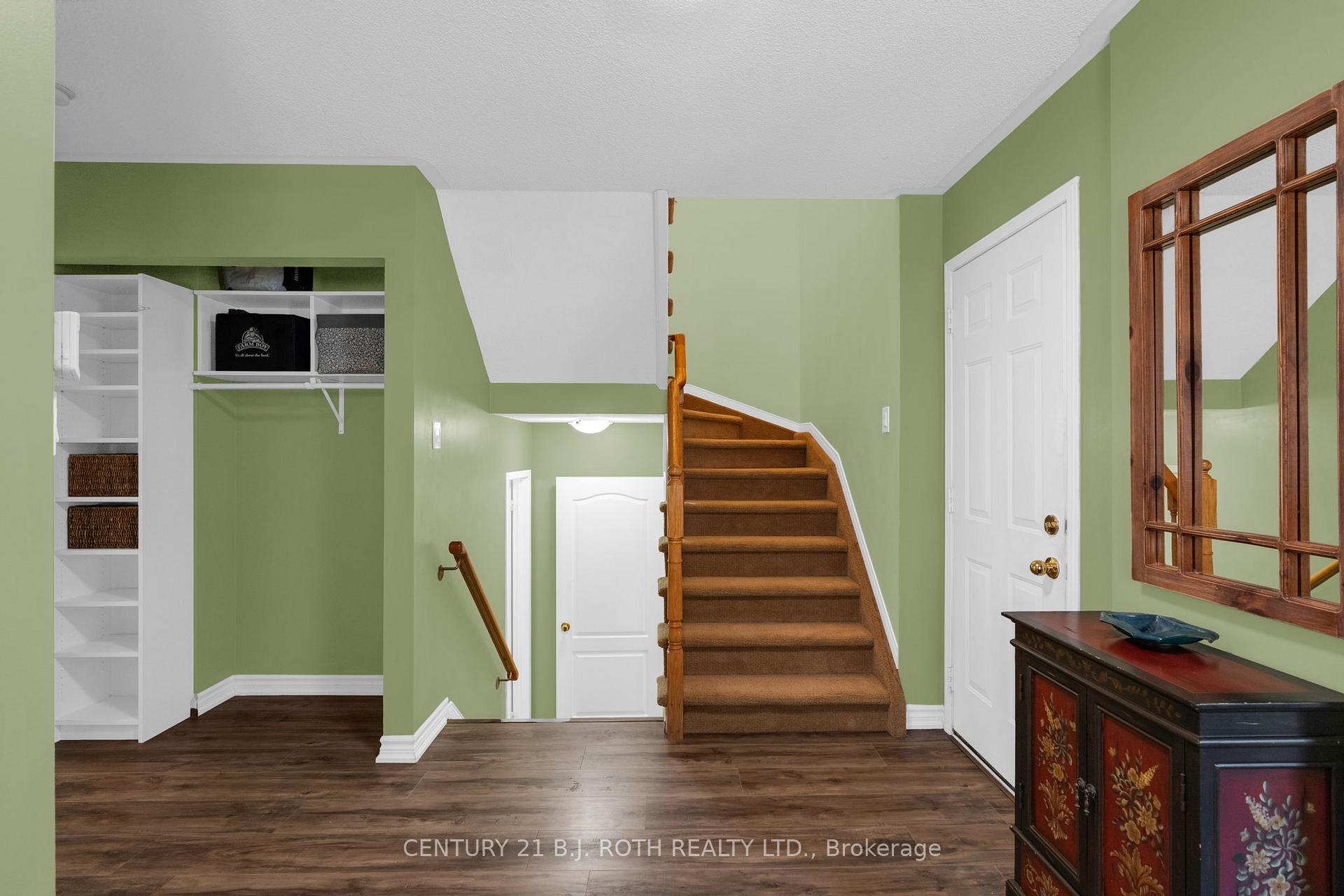 Photo 20 of 102 Holgate Street, Barrie, Allandale — HOMEH